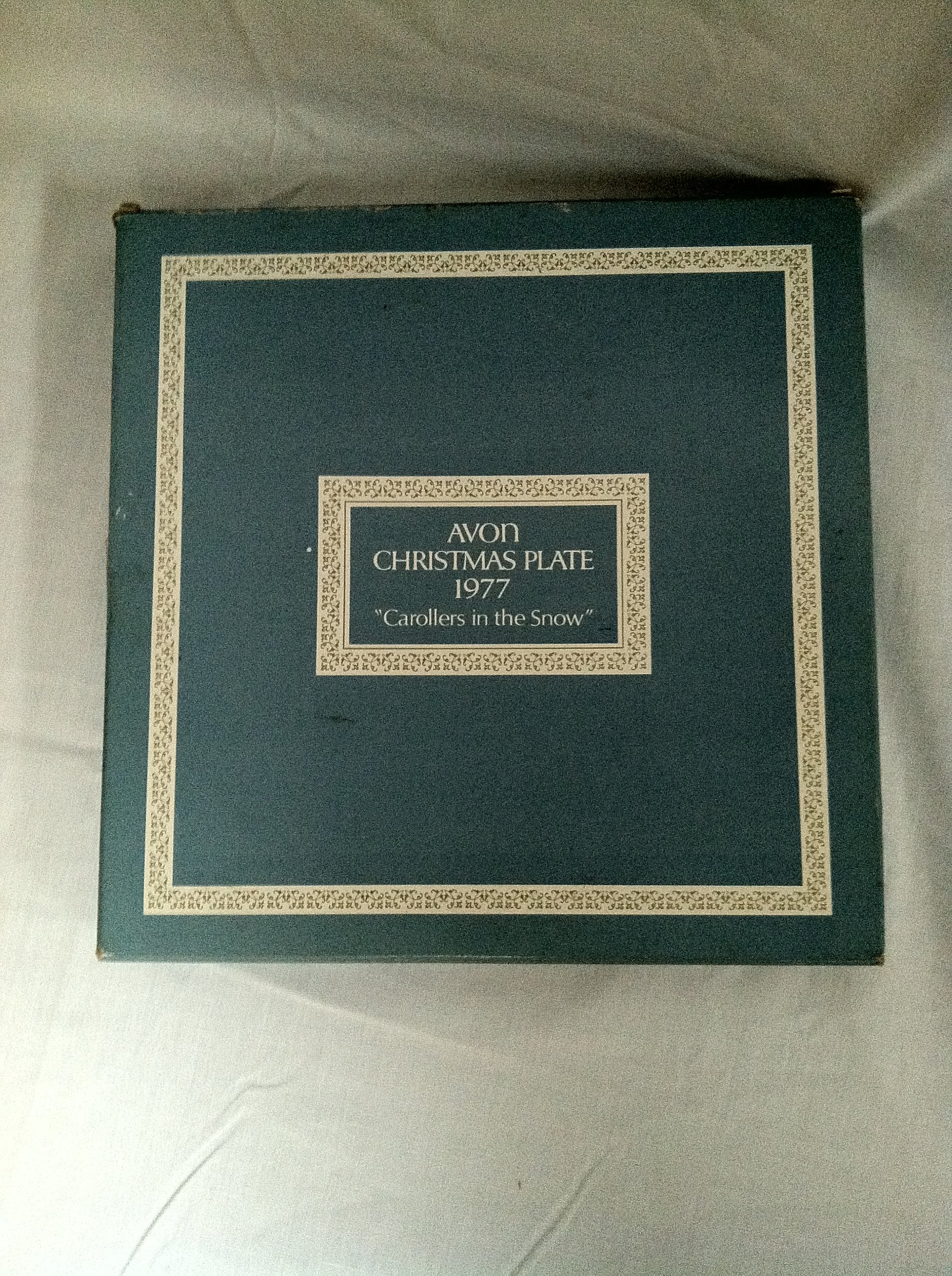 Christmas 1977 Carollers in the Snow Decorative Plate