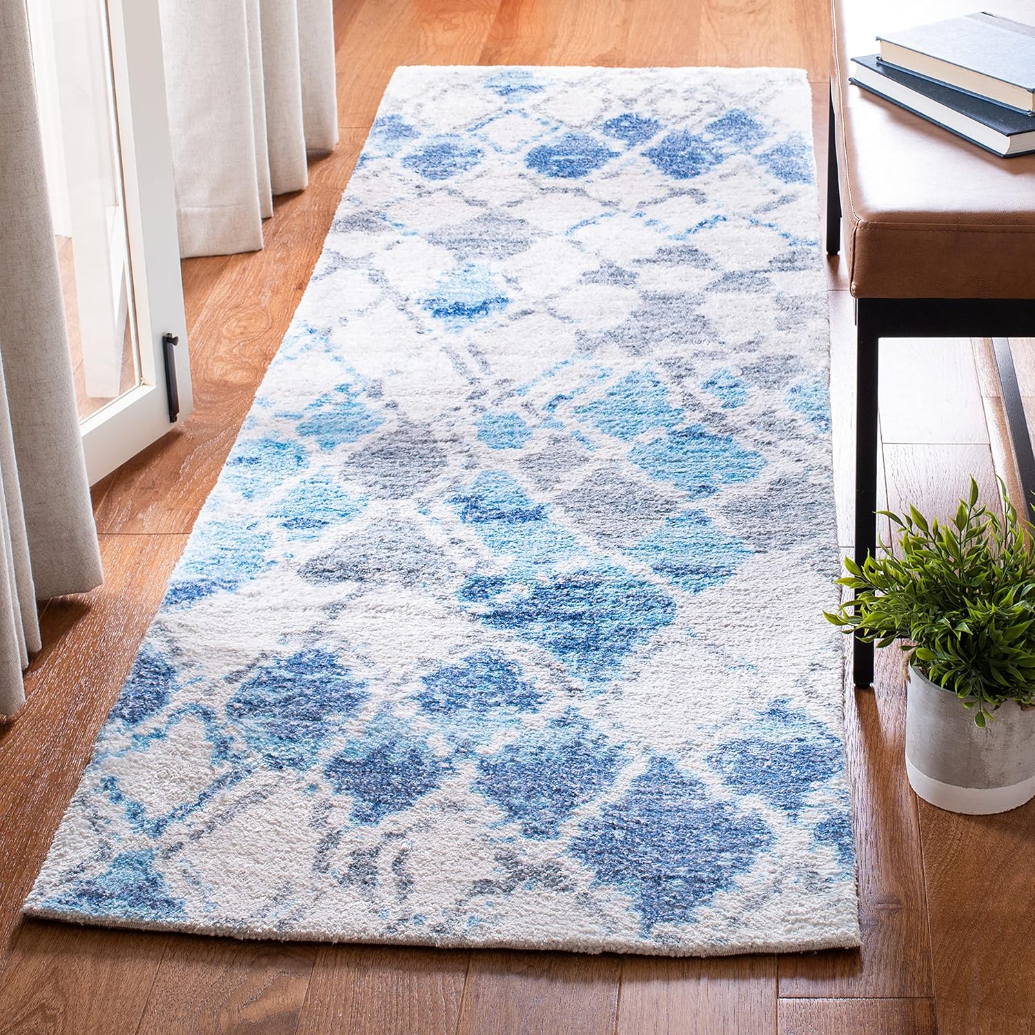 SAFAVIEH Saffron Collection 2'3" x 8' Ivory/Blue SFN548A Handmade Boho Chic Distressed Cotton Runner Rug