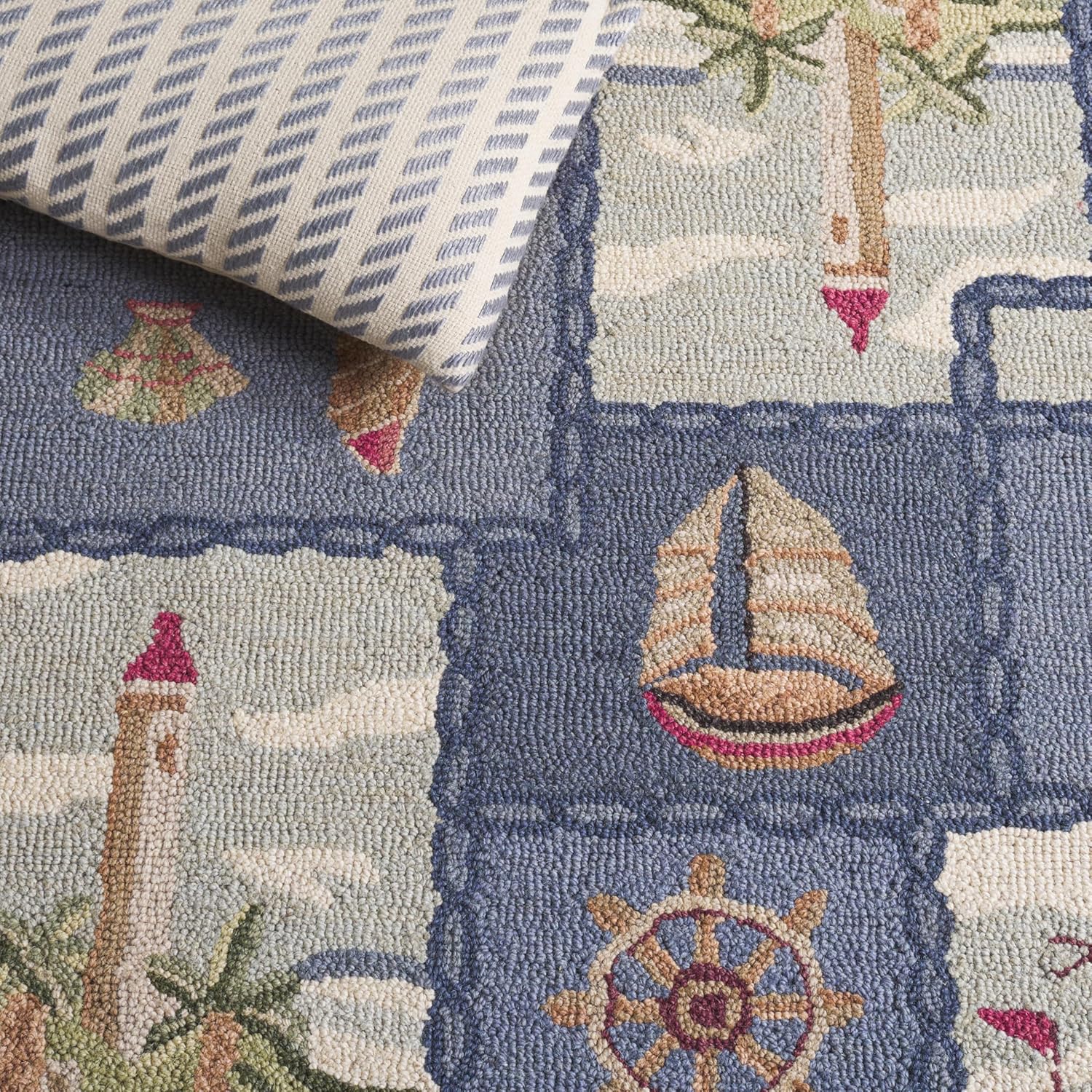 SAFAVIEH Chelsea Collection Area Rug - 3' Round, Blue, Hand-Hooked French Country Wool, Ideal for High Traffic Areas in Living Room, Bedroom (HK267A)