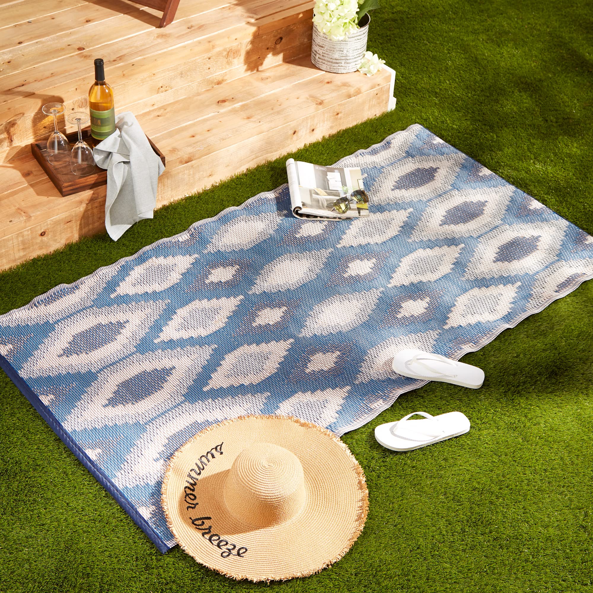 Condition photo showing New/Like New for dii reversible indoor/outdoor ikat woven rug, 3x6', blue