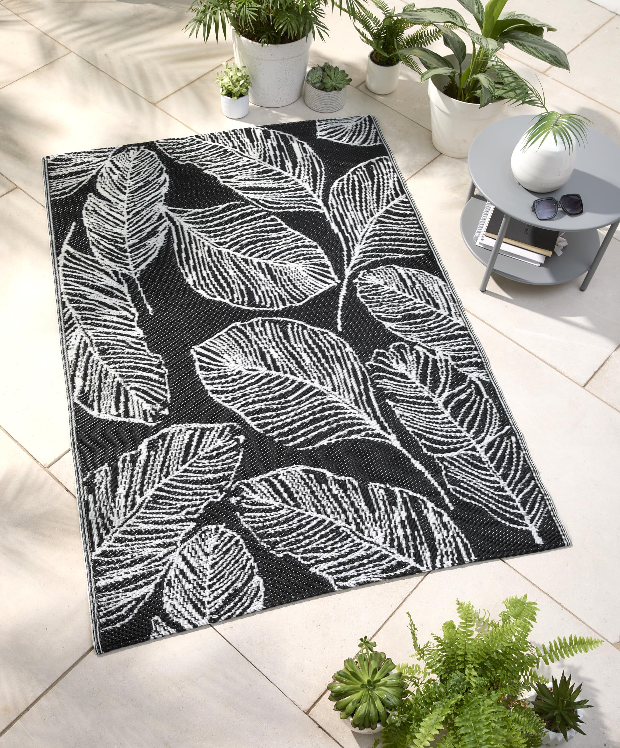 Fusion Matteo Leaf Outdoor Rug 120 x 170cm – Black and White Indoor Outdoor Rug, Water and UV Resistant Garden Patio Rug for Camping, Beach and Picnic Use