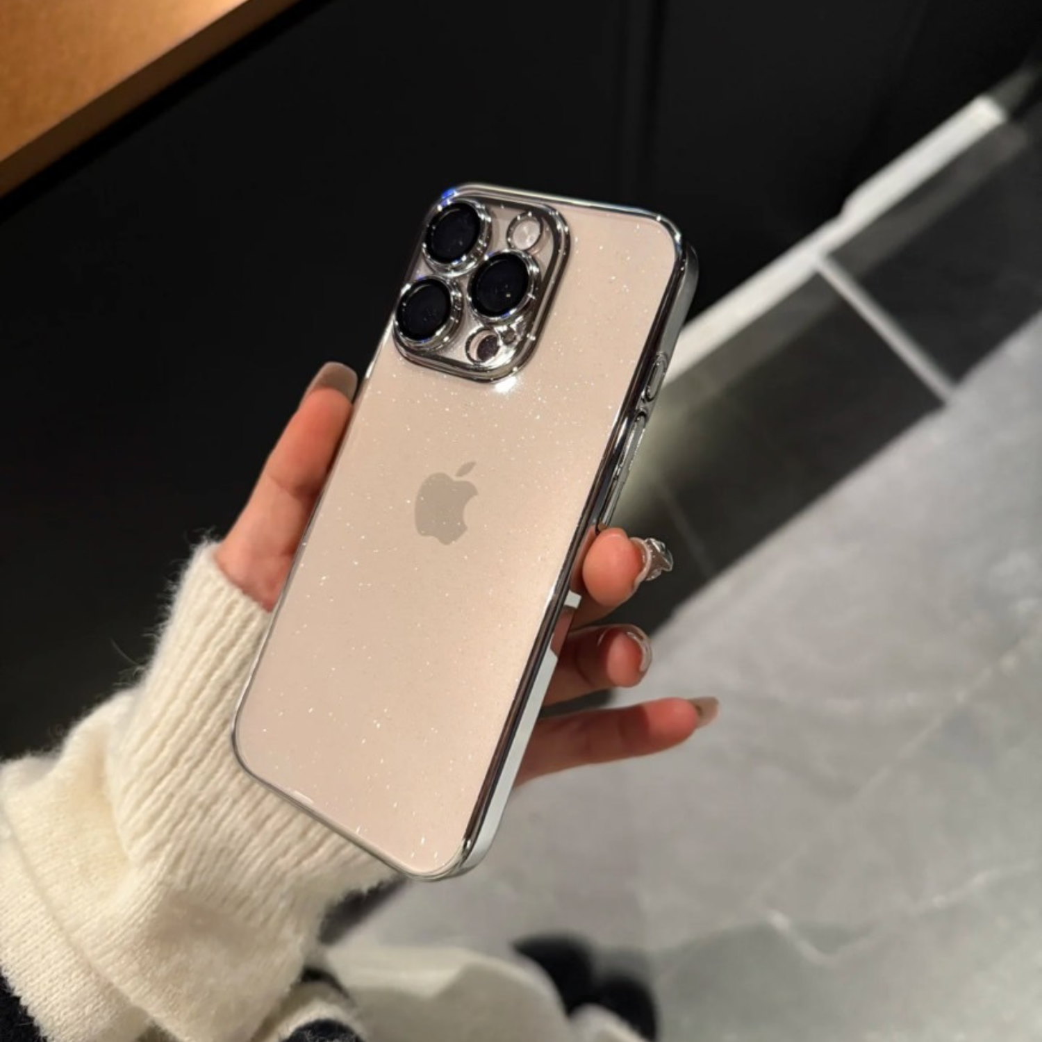 Amazon.co.jp: saymi's メタリック フレーム 韓国 iPhone16 ケース