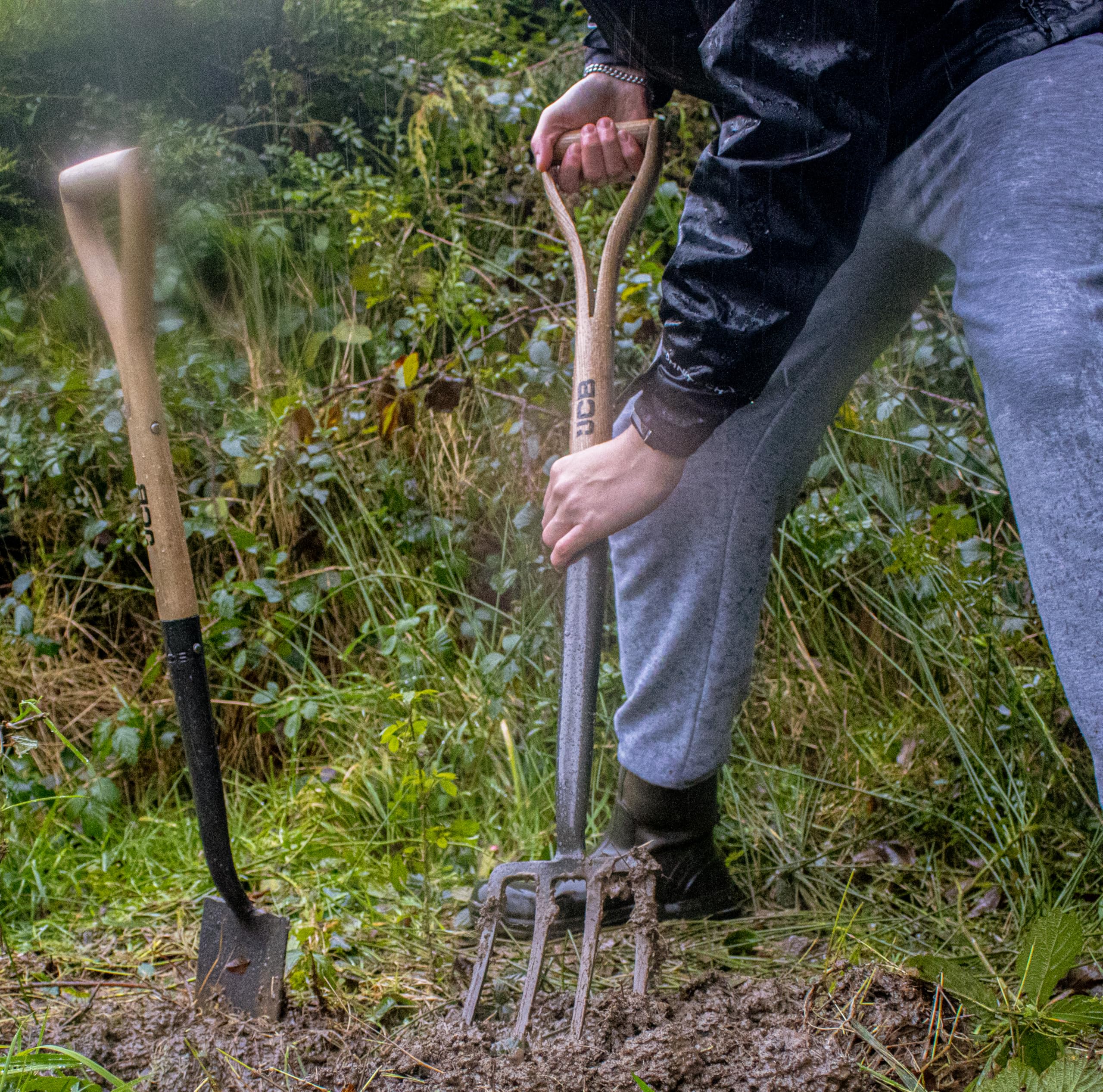 JCB Widelec ogrodowy Heritage - Wytrzymałe profesjonalne narzędzia do budowy i ogrodnictwa - Widelec do kopania do uprawy, obrzeża, przenoszenia gleby, 3 lata gwarancji standardowej