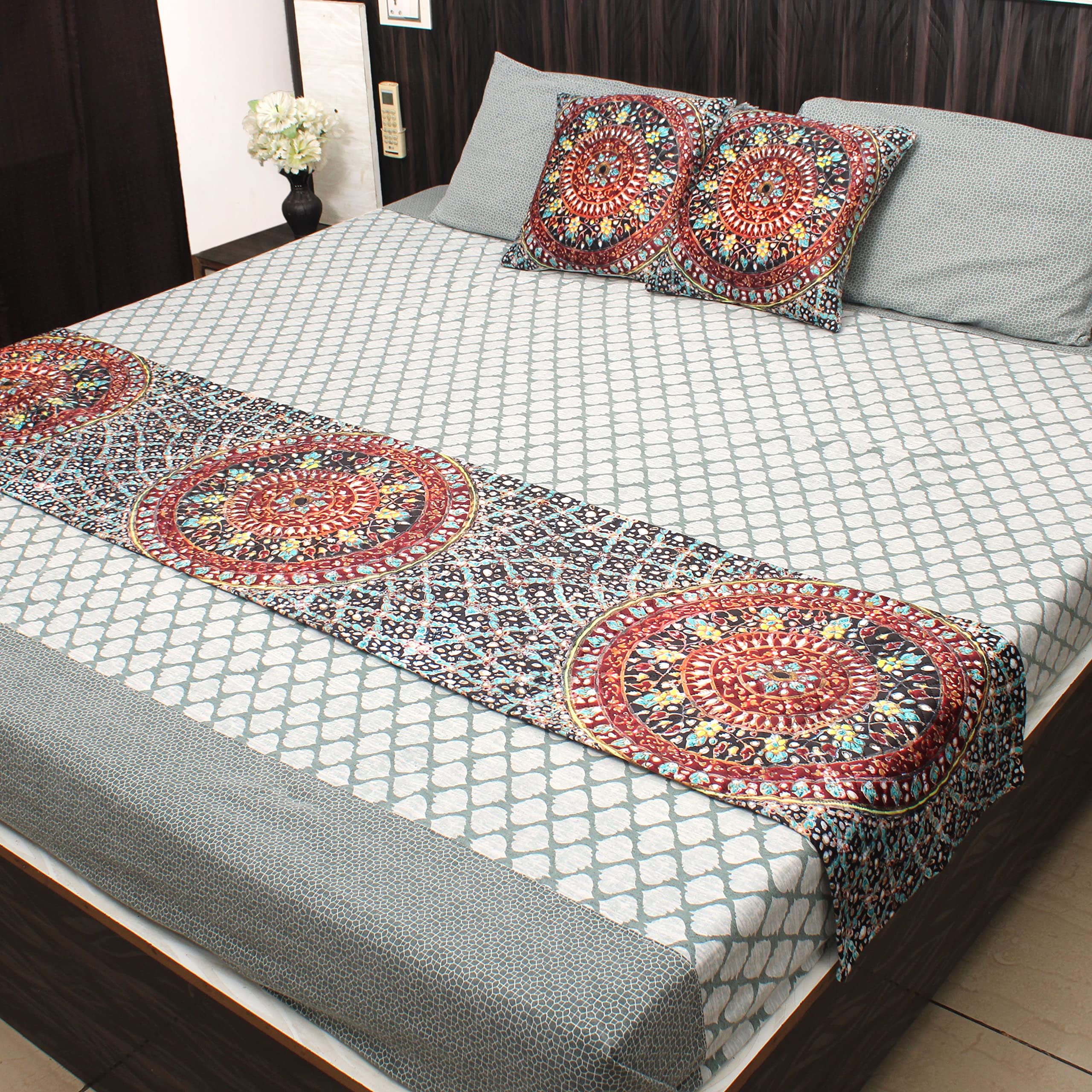 AAZEEM Exclusive Elegant Velvet Bed Runner Scarf Bed Decoration Design Bed Runner with 2 Cushion Covers -(16X98 Inches)