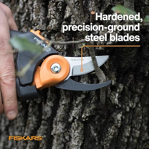 Miniatura 5 de Fiskars Tijeras de podar, podadora de derivación que corta tallos de hasta 34 pulgadas, tecnología PowerGear para más potencia en cada corte