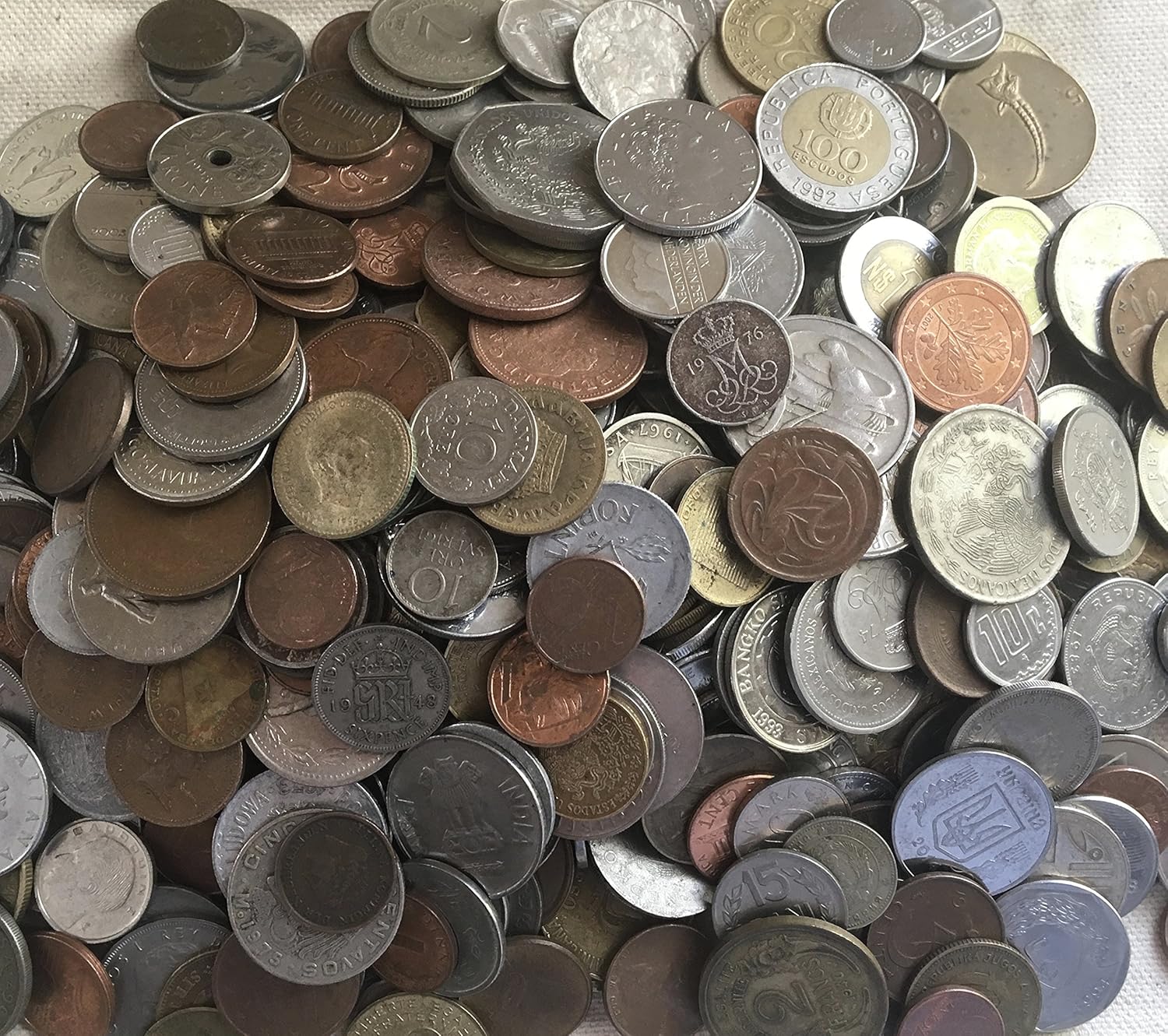 unknown 25 Foreign Coin Collection Starter Set For Kids or Beginners in gift bag G-AU Thumbnail