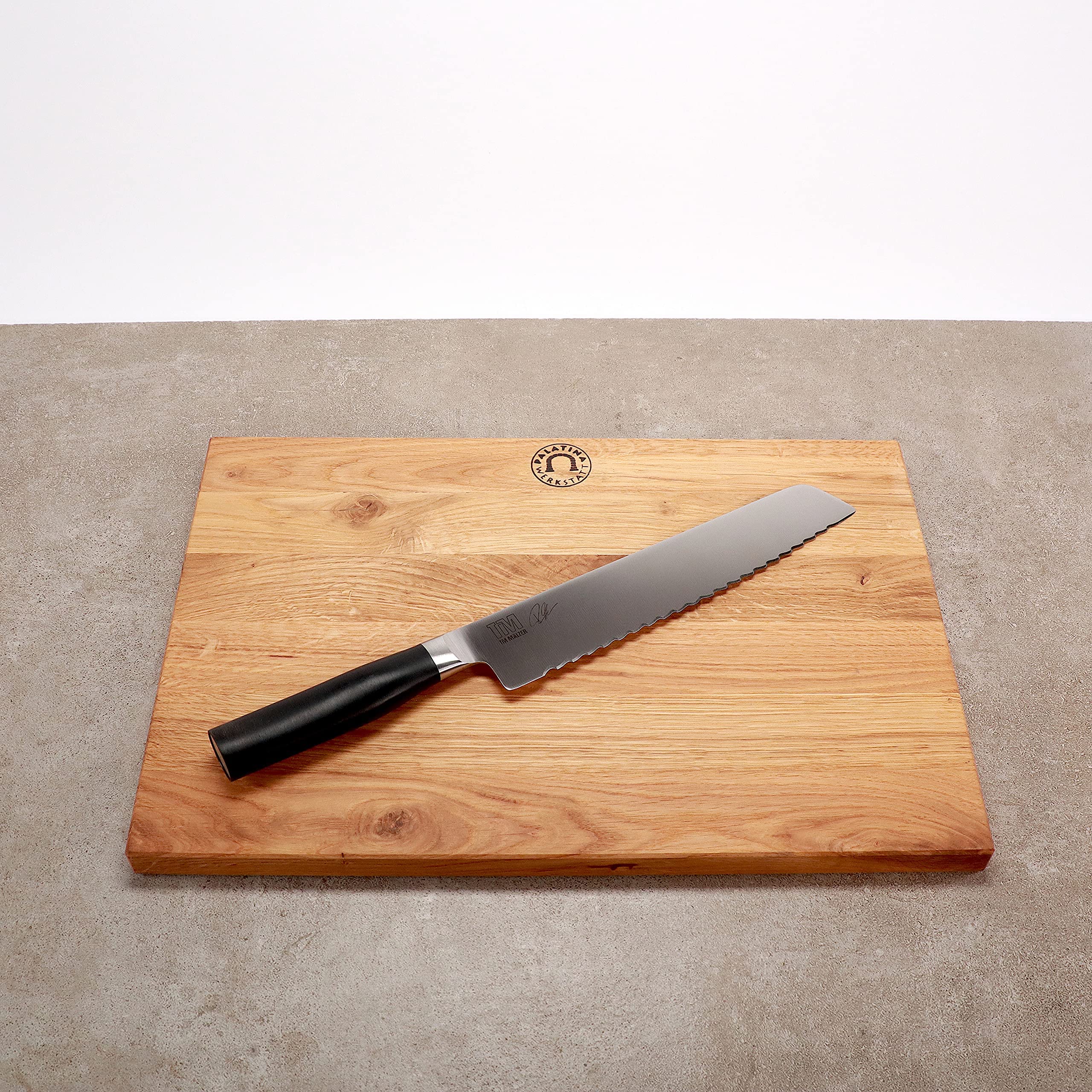 Kai Shun Tim Mälzer Kamagata; ultrascharfes Brotmesser TMK-0705 23 cm KLinge + großes XXL- Eichenbrett 40x25 cm; Sonderangebot