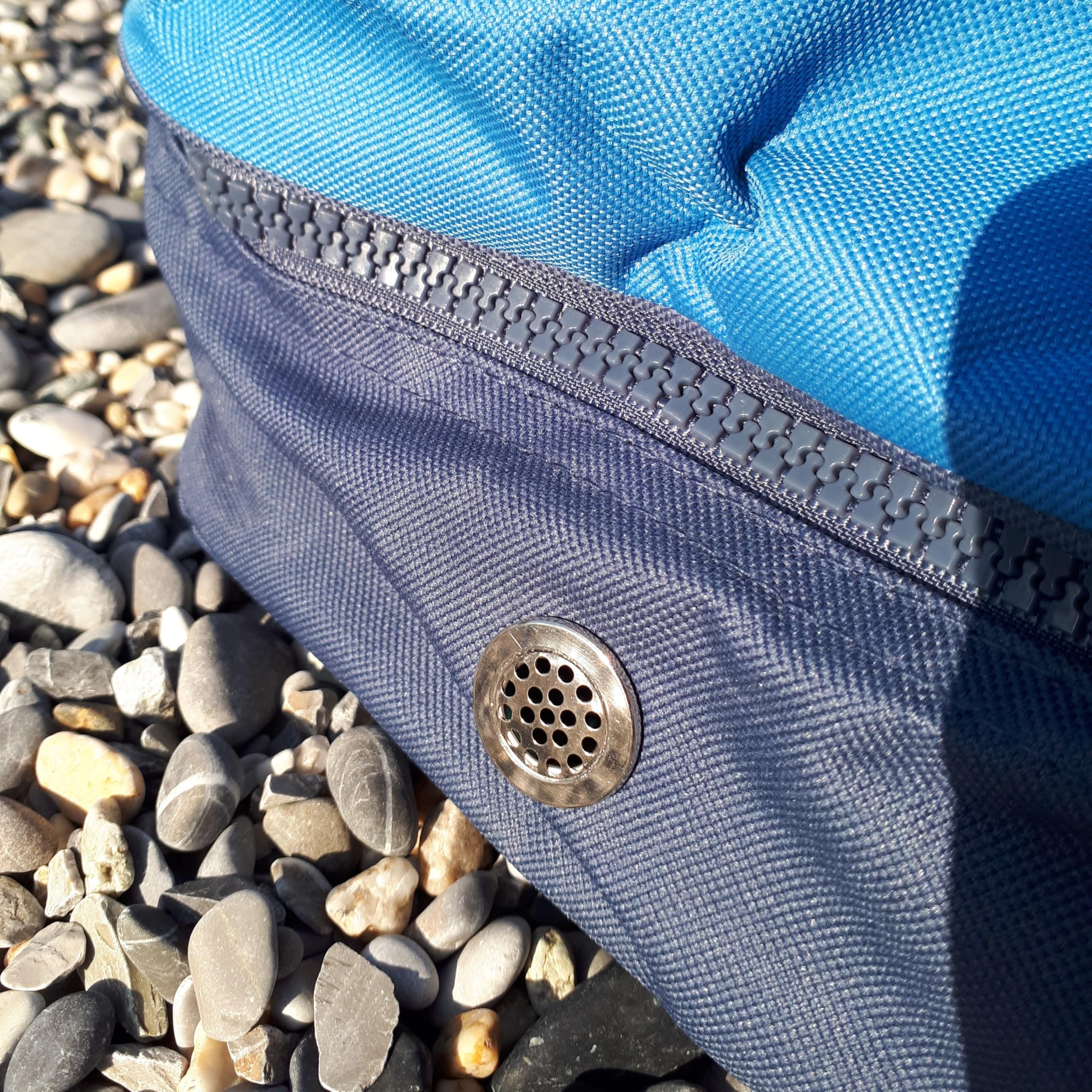 Bolsa de Marinero con Doble Fondo y Bolsillo Frontal, dotada de asa y Correas para Uso en Mochila.