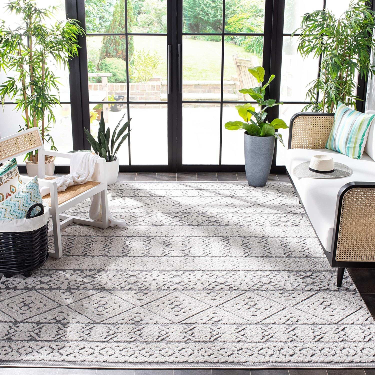 SAFAVIEH Washable Rug Outdoor Cabana Collection - 6'7" Round, Ivory & Grey, Non-Shedding & Easy to Clean, Ideal for Patio, Backyard, Mudroom (CBN654A)