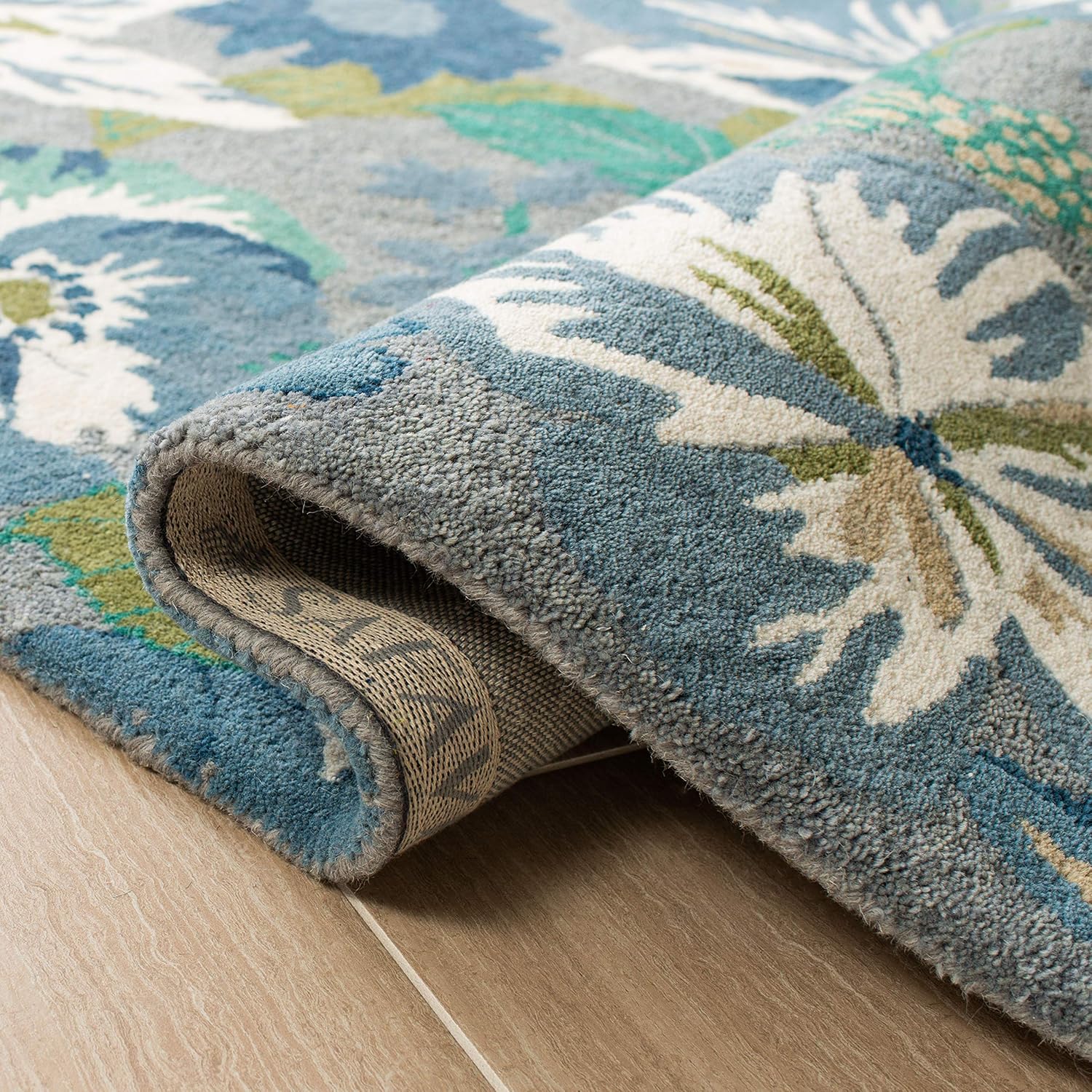 SAFAVIEH Soho Collection Runner Rug - 2'6" x 8', Blue & Multi, Handmade Wool & Viscose, Ideal for High Traffic Areas in Living Room, Bedroom (SOH849A)