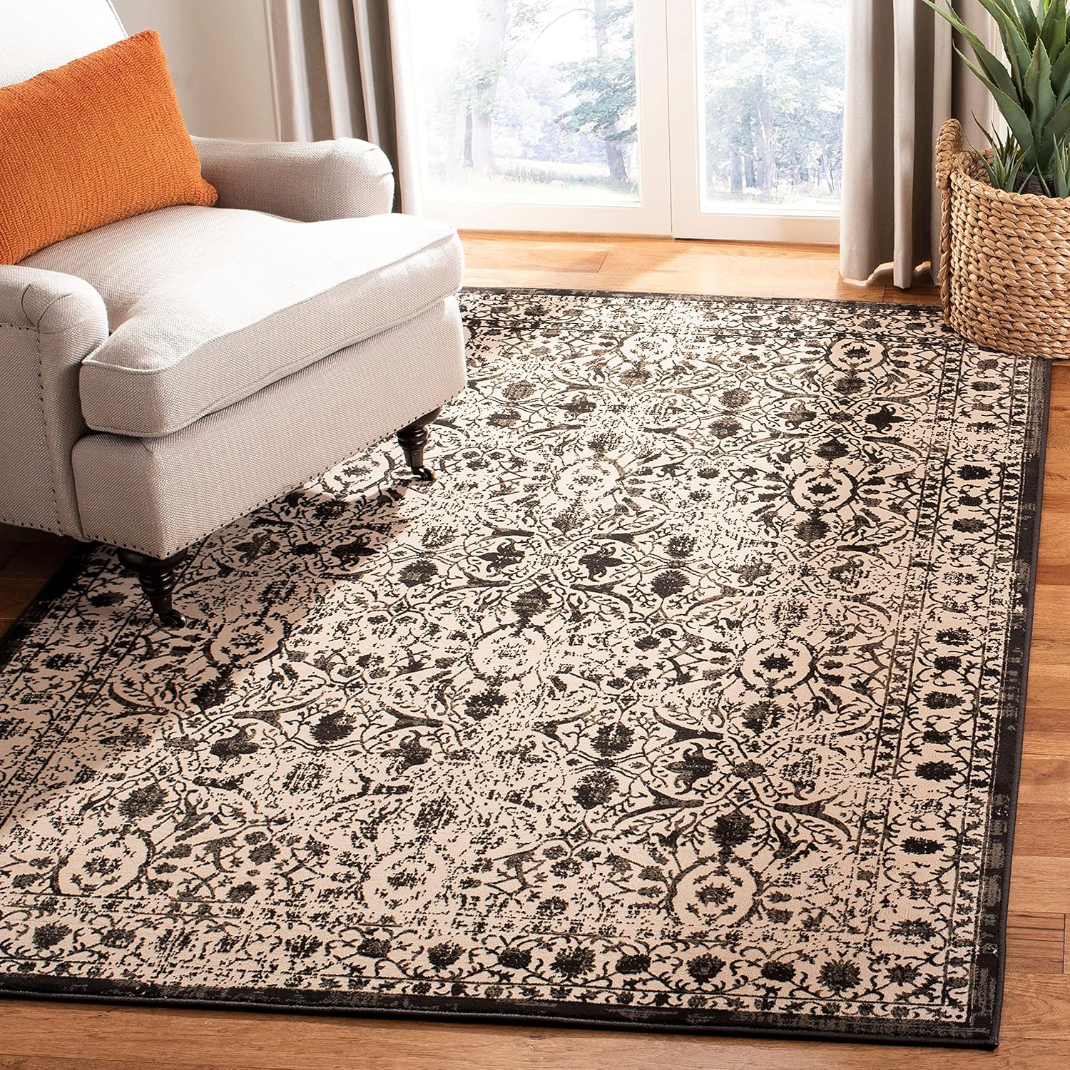 SAFAVIEH Brilliance Collection 5'1" x 7'6" Cream / Black BRL502C Vintage Oriental Area Rug