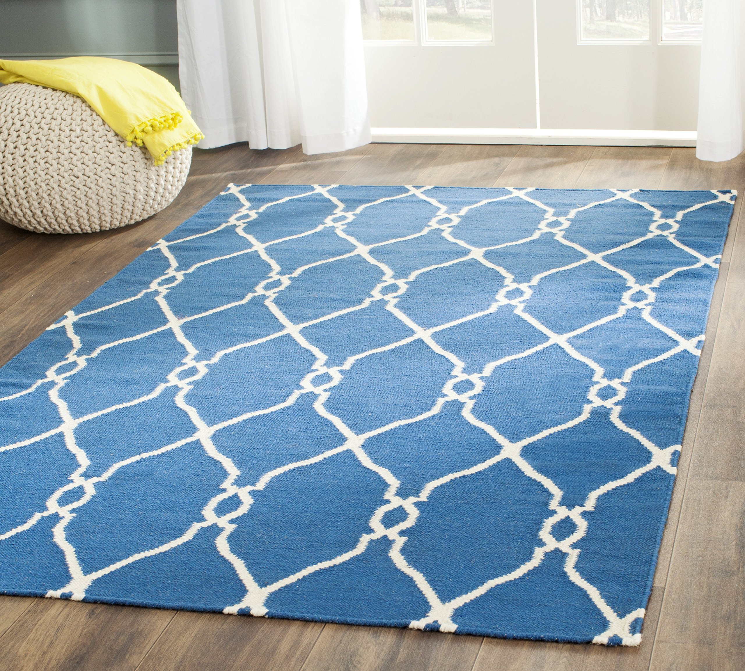 SAFAVIEH Tapis Contemporain pour Salon, Salle à Manger, Chambre à Coucher - Dhurrie Collection, Tapis à Poil Court, Bleu foncé, 91 X 152 cm