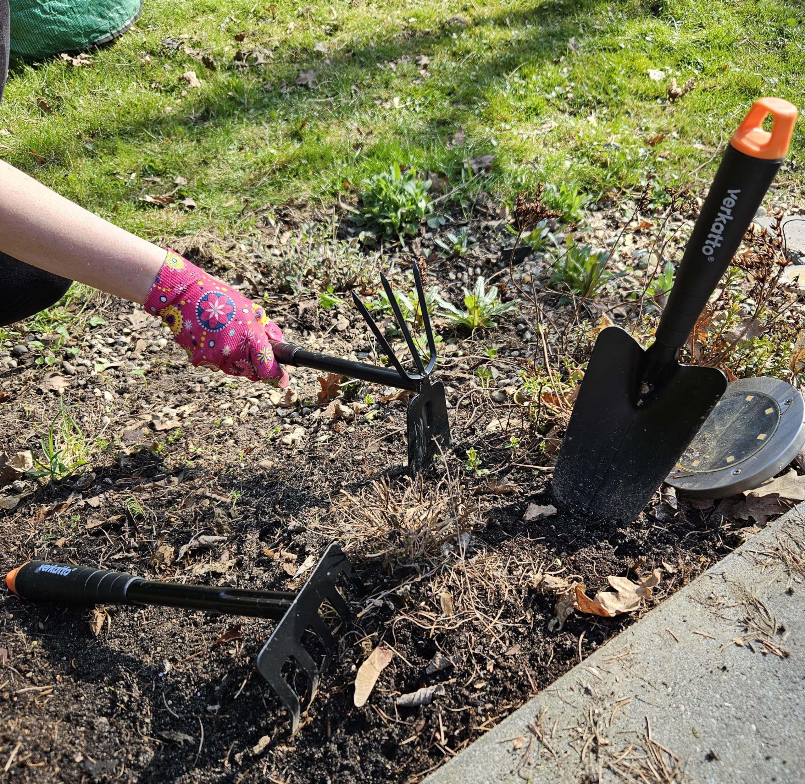 Mivos Set Attrezzi Manuali da Giardino in Acciaio - 3 Pezzi - Piccola Pala - Rastrelli a 5 Denti - Doppia Zappa Tridente - Kit di Strumenti da Giardinaggio per Scavare Diserbo Piantare Piante e Fiori