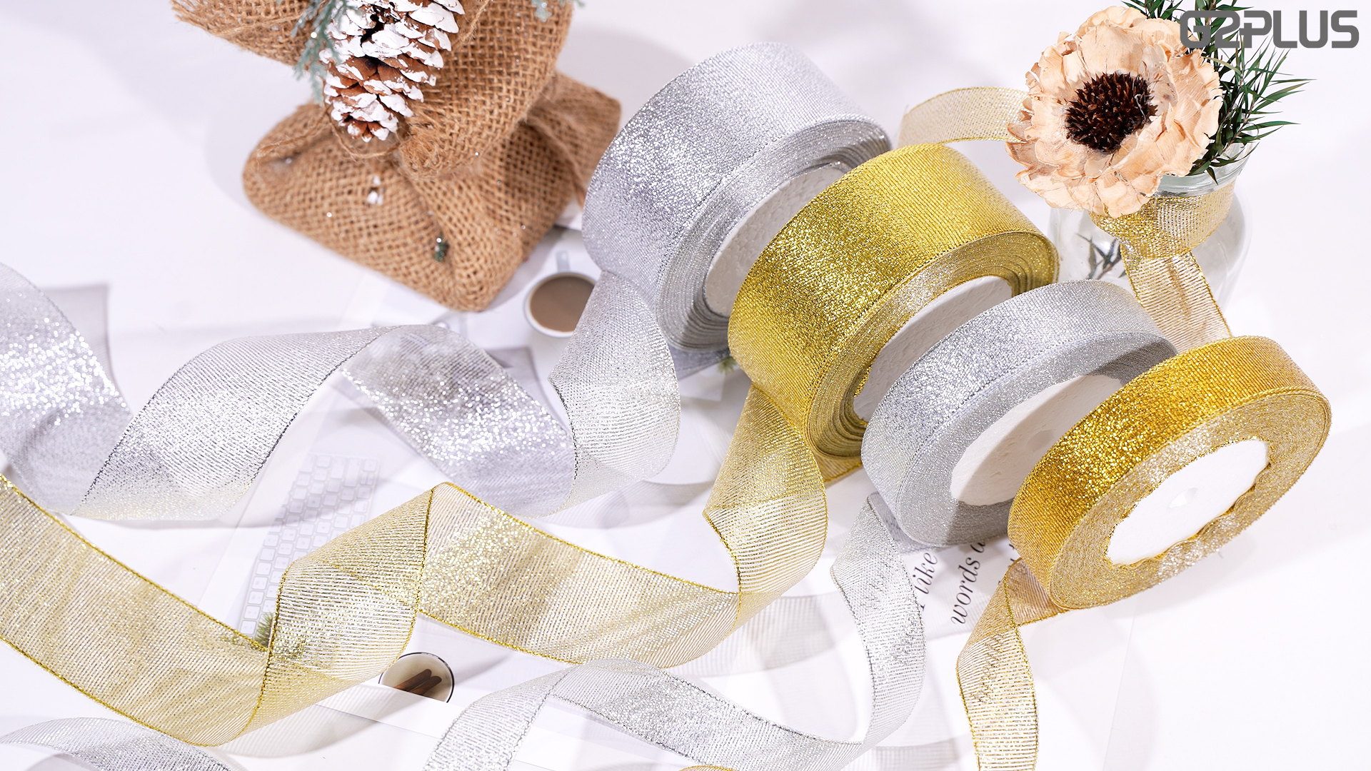 WANDIC 2 Rotoli Di Nastro A Forma Di Stella Per Regali E Albero Di Natale - 10 M Ciascuno, Oro E Argento - 3