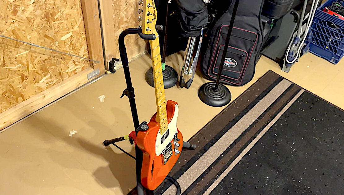 Watch Fender Deluxe Hanging Guitar Stand - I Use It For Gigs ! on