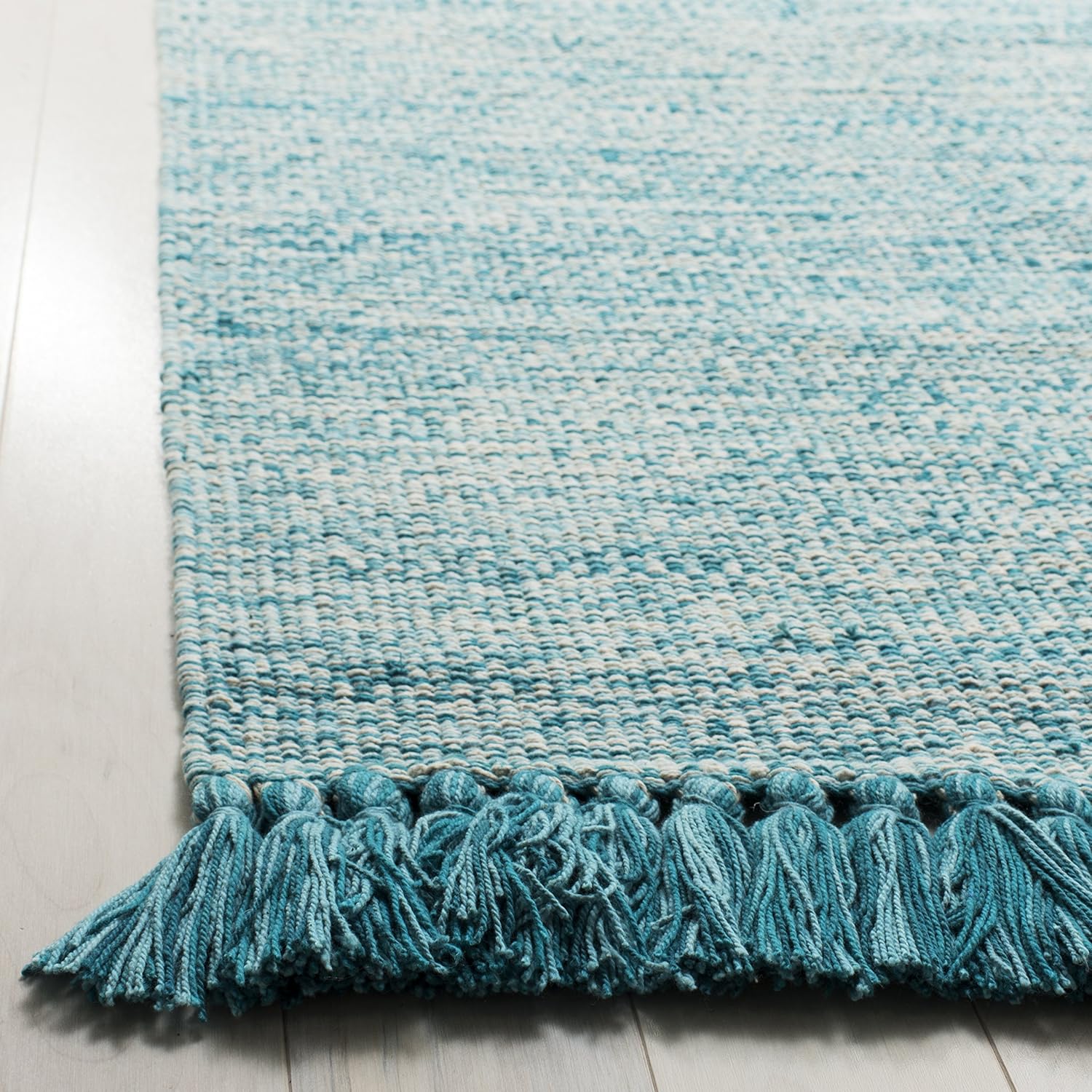SAFAVIEH Montauk Collection Accent Rug - 3' x 5', Turquoise, Handmade Tassel Cotton, Ideal for High Traffic Areas in Entryway, Living Room, Bedroom (MTK610E)