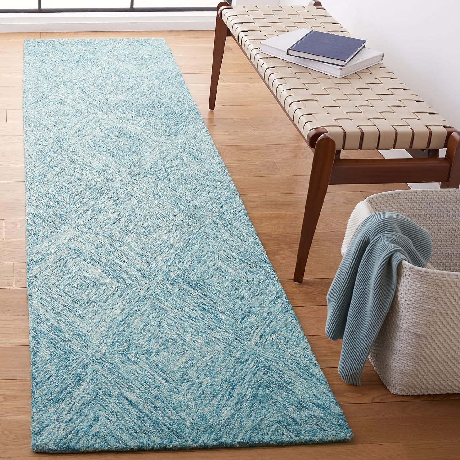 SAFAVIEH Metro Collection Runner Rug - 2'3" x 9', Light Blue, Handmade Wool, Ideal for High Traffic Areas in Living Room, Bedroom (MET105J)