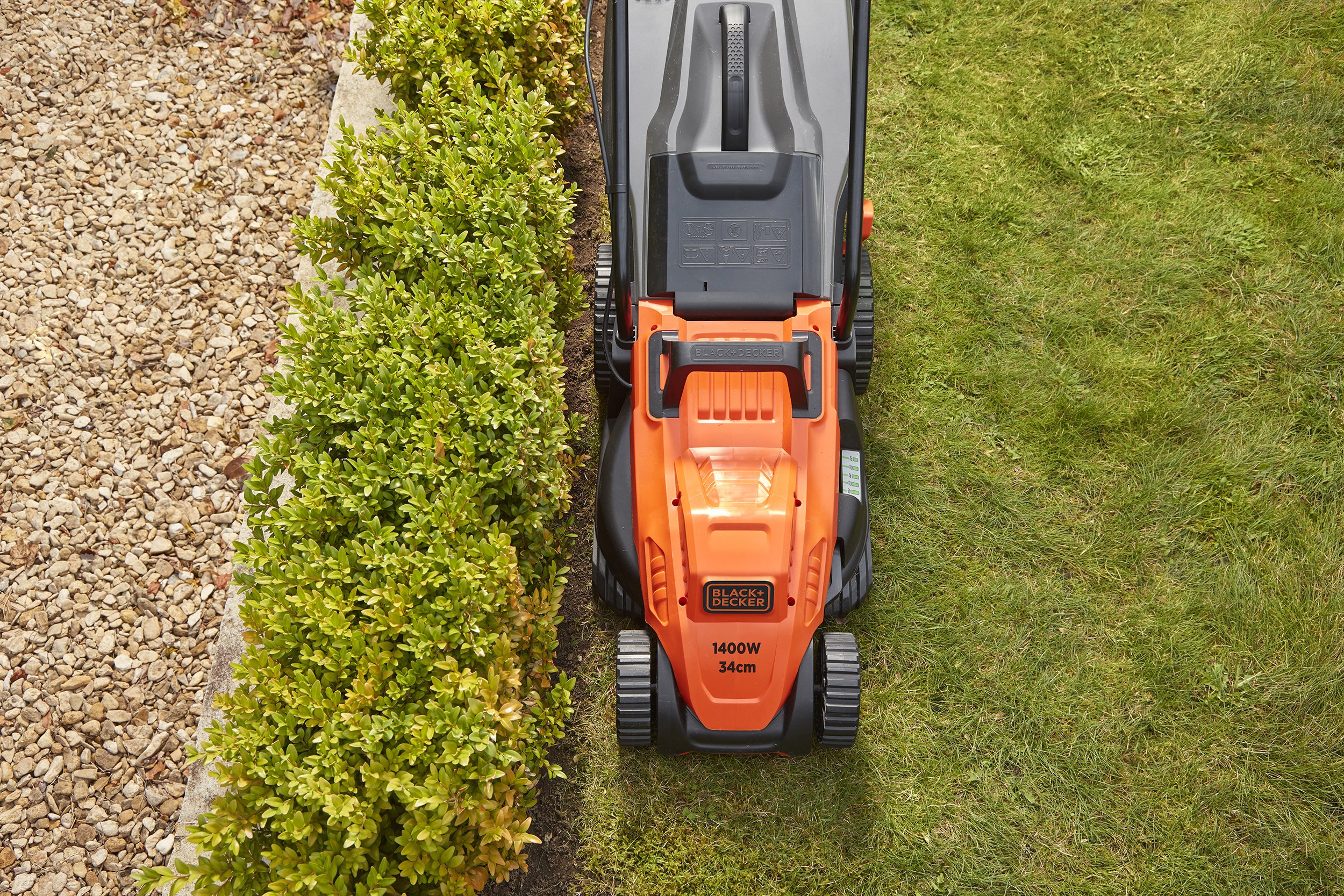 BLACK+DECKER Kosiarka przewodowa 1400W, elektryczna kosiarka 34 cm, 6 regulowanych wysokości 20, 30, 40, 50, 60 i 70 mm, kosiarka z 3-pozycyjnym uchwytem EASYSTEER BEMW461ES-QS