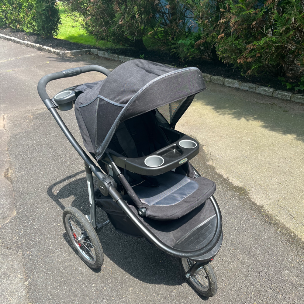 Watch Graco Jogging Stroller Review on Amazon Live