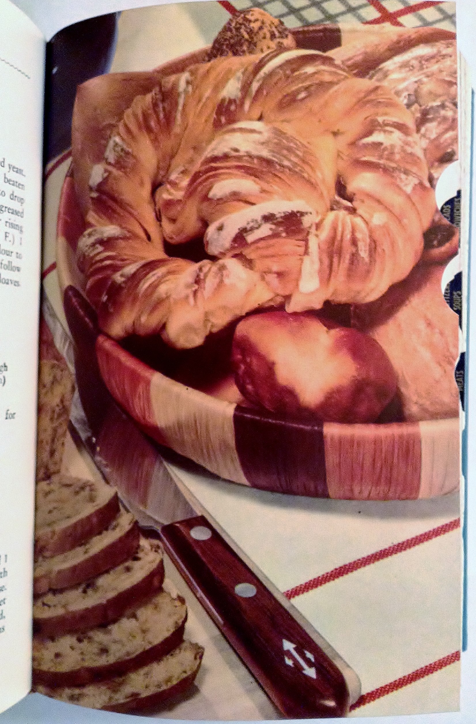 THE AMERICAN WOMAN'S COOK BOOK (National Binding) [Hardcover] BEROLZHEIMER, Ruth Editor - PT04