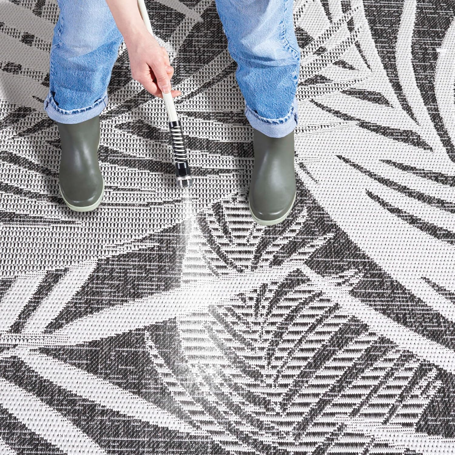 SAFAVIEH Washable Rug Outdoor Beach House Collection - 8' x 10', Charcoal & Ivory, Non-Shedding & Easy to Clean, Ideal for Patio, Backyard, Mudroom (BHS294H)