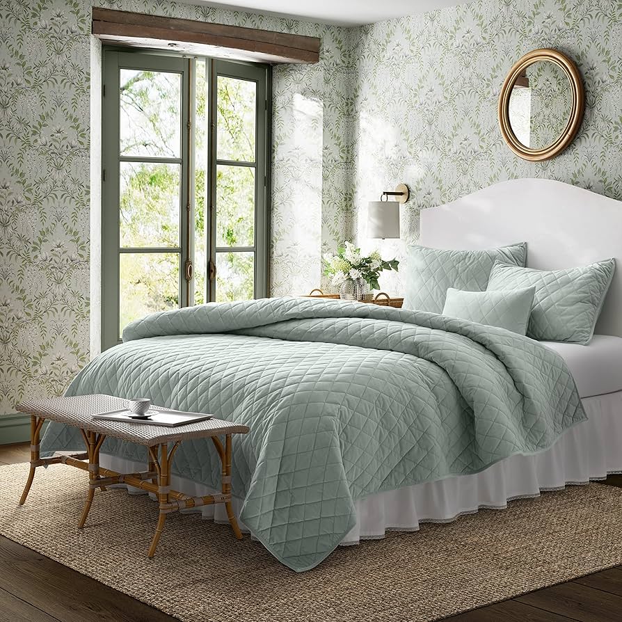 Amazon.com: Laura Ashley - Twin Quilt Set, Solid Velvet