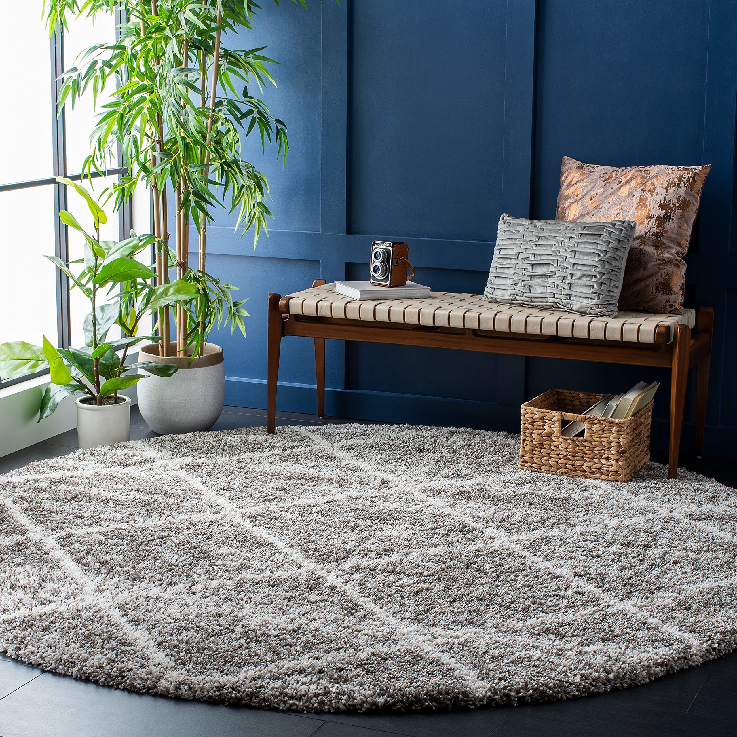 SAFAVIEH Hudson Shag Collection 7' Round Distressed Grey/Ivory SGH281K Moroccan Diamond Trellis Non-Shedding Living Room Bedroom 2-inch Thick Area Rug