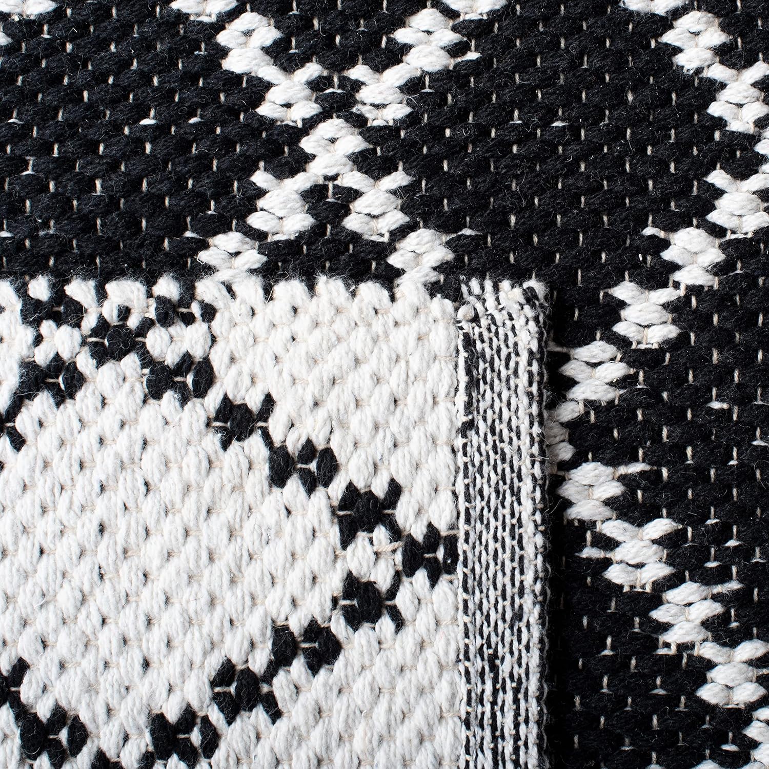 SAFAVIEH Montauk Collection Area Rug - 6' x 9', Black & Ivory, Flat Weave Cotton Design, Easy Care, Ideal for High Traffic Areas in Living Room, Bedroom (MTK706Z)