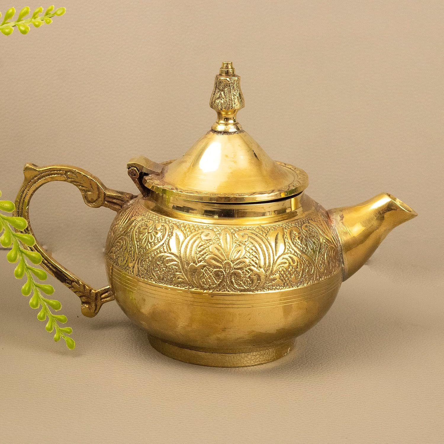 Putrika Traditional Handcrafted Brass Tea Kettle | Tea Pot | Engraved Design Pot | Coffee Pots |Serving Tea And Coffee Beverages| Antique Brass Look Kettle | Decorative Tea Pot, Medium, Gold
