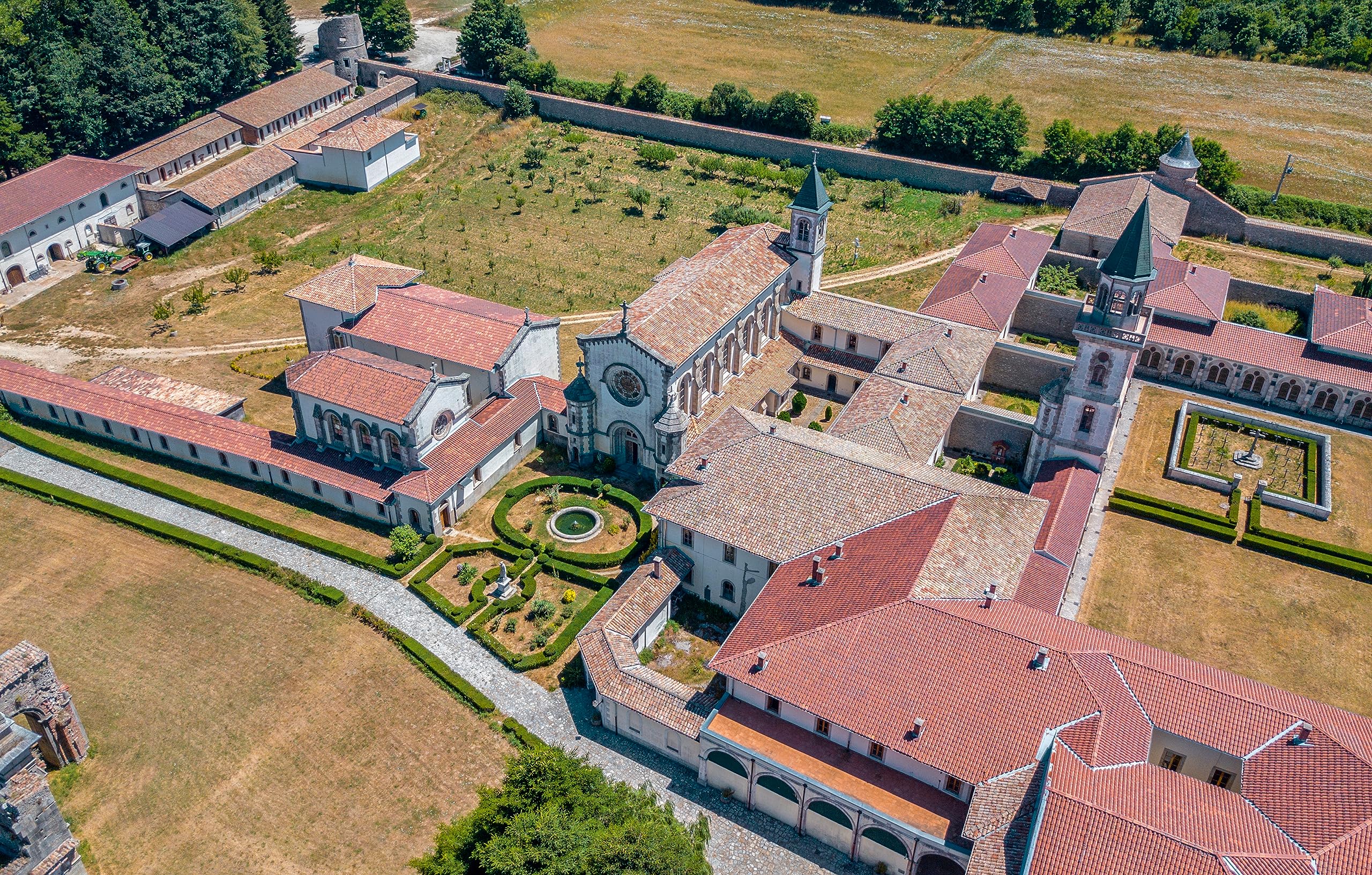 Monasteri e abbazie. Viaggio in Italia alla scoperta del sacro