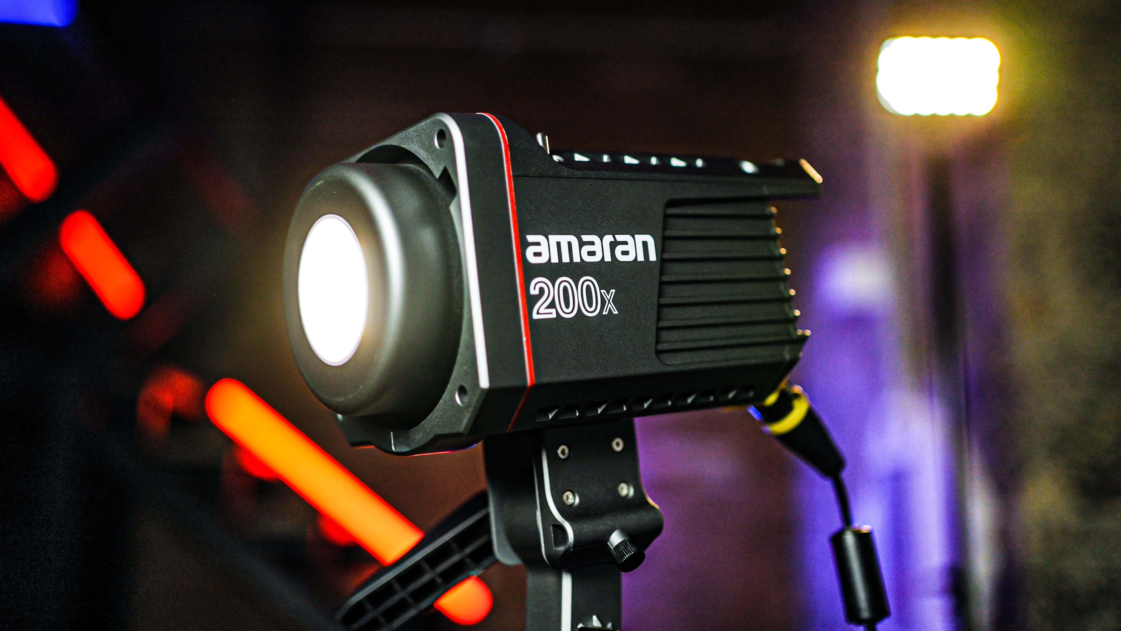 Watch Aputure Amaran 200x review on Amazon Live