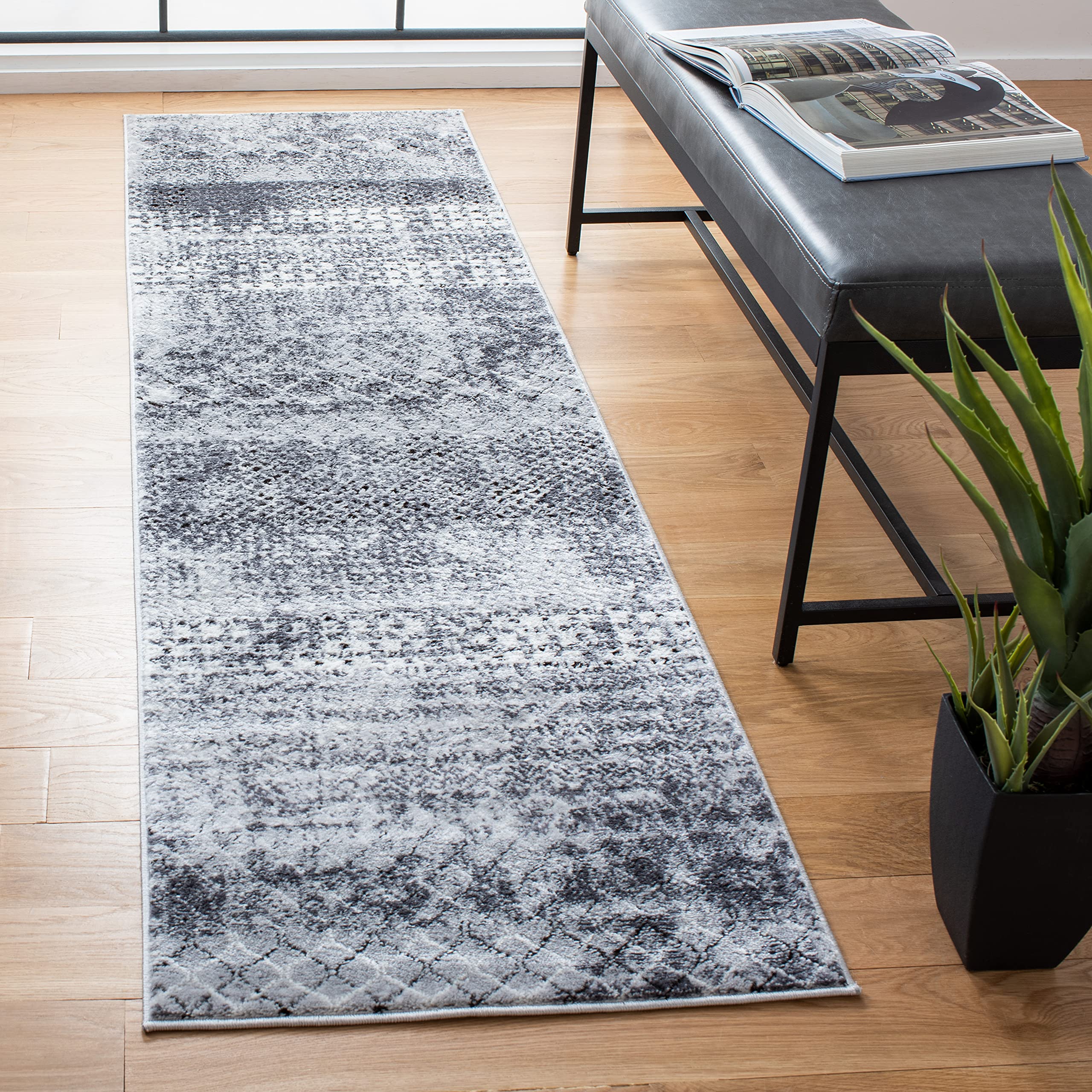 SAFAVIEH Amelia Collection Runner Rug - 2'2" x 12', Grey & Ivory, Rustic Tribal Distressed Design, Non-Shedding & Easy Care, Ideal for High Traffic