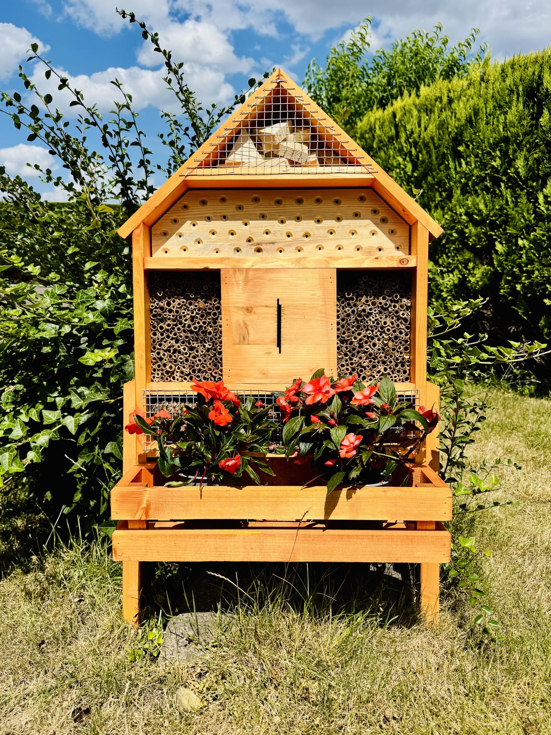 Casetta per insetti XL realizzata a mano in legno massiccio per le api selvatiche, con fioriera, marrone laccato, con sottovaso, 97 x 51 x 18 cm (altezza x larghezza x profondità)