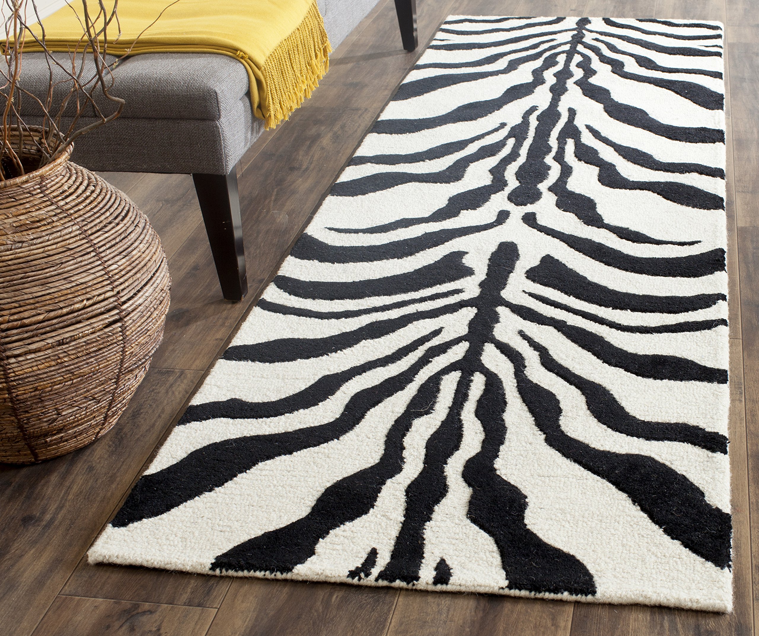 SAFAVIEH Tapis Imprimé Animalier Salon, Salle à manger, Chambre à coucher - Cambridge Collection, Tapis à poil court, Ivoire et noir, 76 X 244 cm