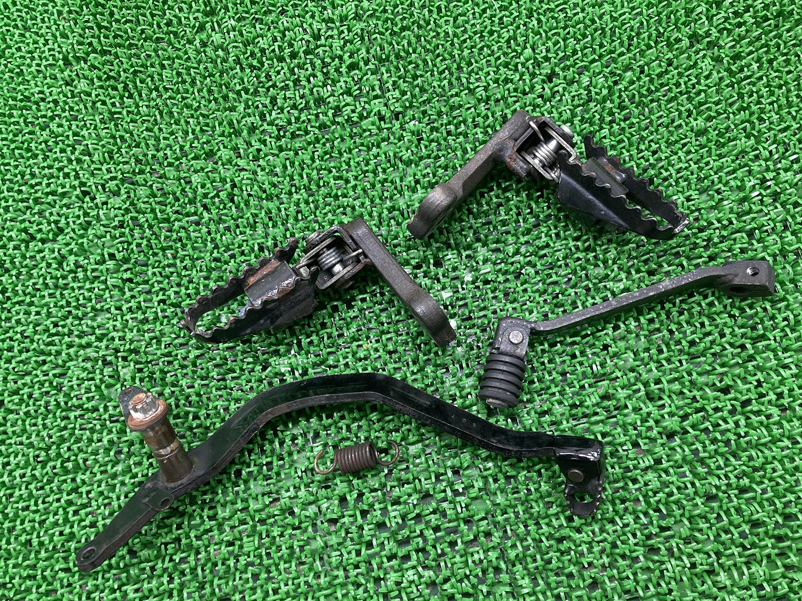 Amazon | ジェベル200 ステップ 左右 スズキ 純正 中古 バイク 部品