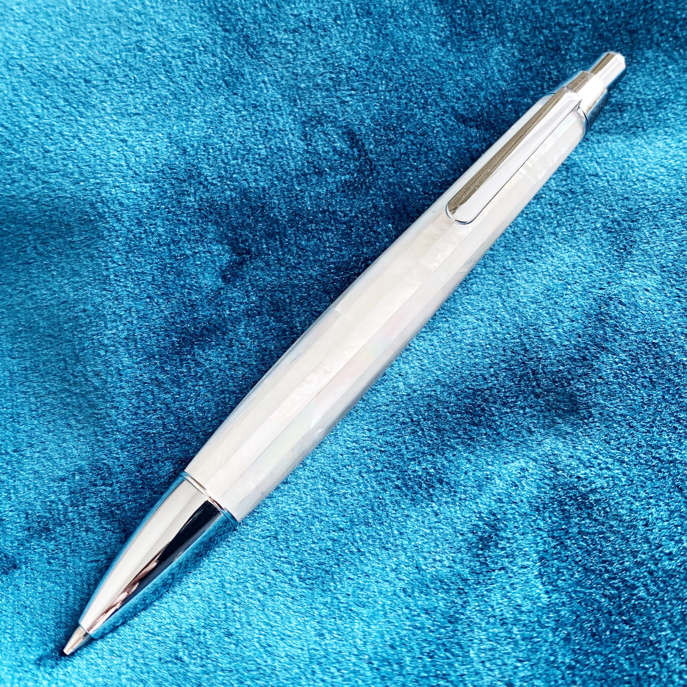 LACHIEVA LUX Masa perłowa metalowy ołówek mechaniczny 0,7 mm, luksusowy ołówek mechaniczny, fantazyjny średni ołówek do pisania, rysowania, szkicowania z dodatkowymi wkładami ołowianymi 12 x 0,7 mm