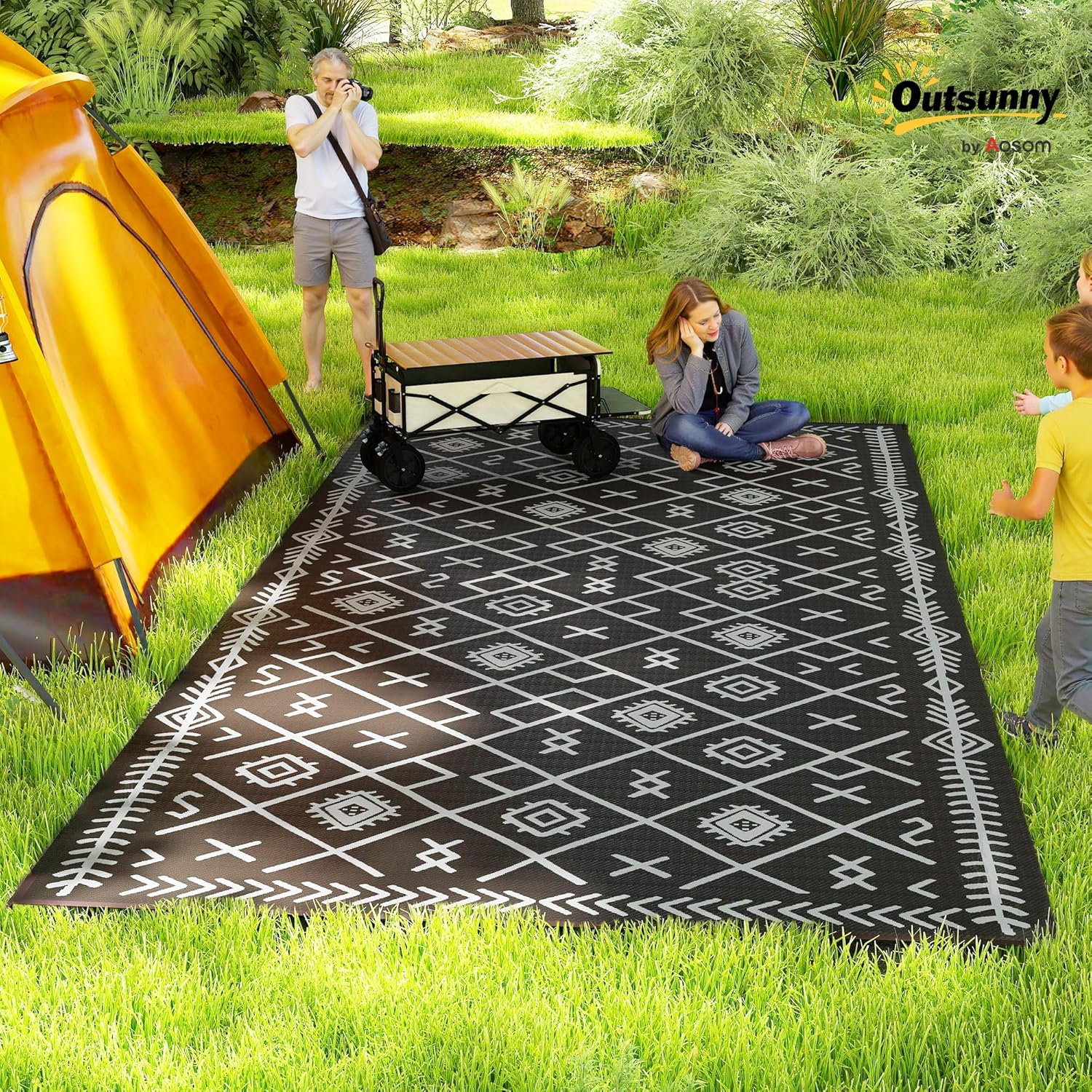 Outsunny Reversible Outdoor Rug, 9' x 18' Waterproof Plastic Straw Floor Mat, Portable RV Camping Carpet, Large Floor Mat for Backyard, Deck, Picnic, Beach, Black & Gray Rhombus