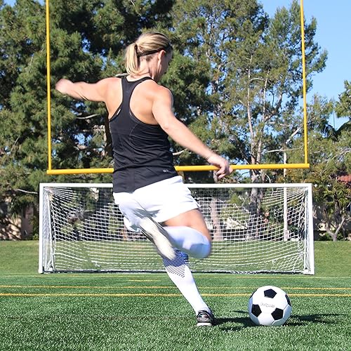 Miniatura 5 de GoSports Balón de fútbol clásico en blanco y negro con bomba de alta calidad, disponible como pelotas individuales o paquete de 6, tamaños 3, 4, 5