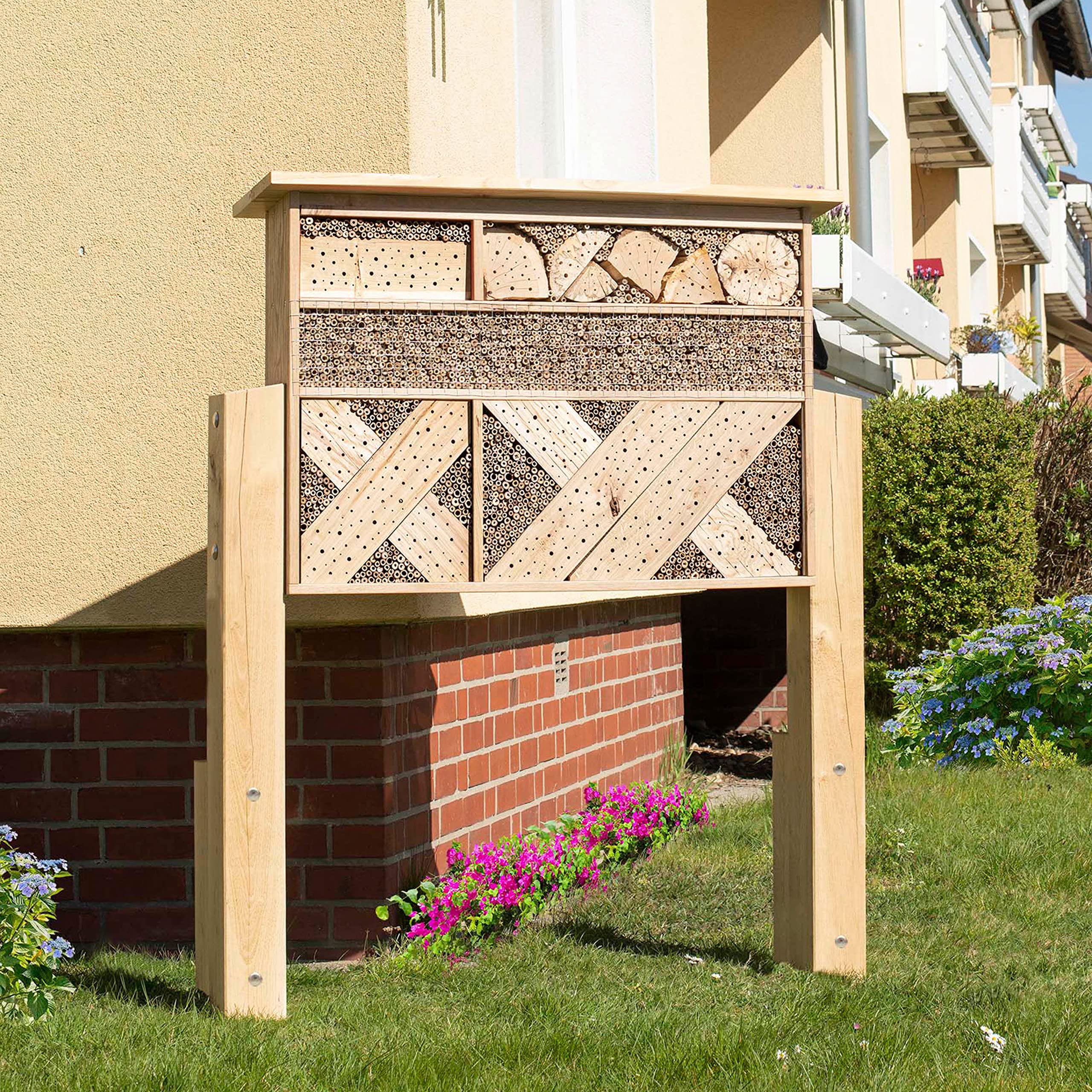 Gardigo Hotel per Insetti Premium | Grande Casa per Insetti in Legno Naturale Massiccio per Api e Api Selvatiche | Aiuto per la Nidificazione degli Insetti | Made in Germany | Casetta per Insetti