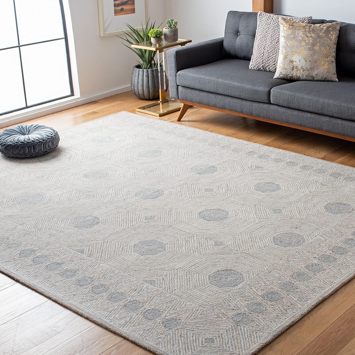 SAFAVIEH Micro-Loop Collection Runner Rug - 2'3" x 7', Silver & Beige, Handmade Wool, Ideal for High Traffic Areas in Living Room, Bedroom (MLP631G)