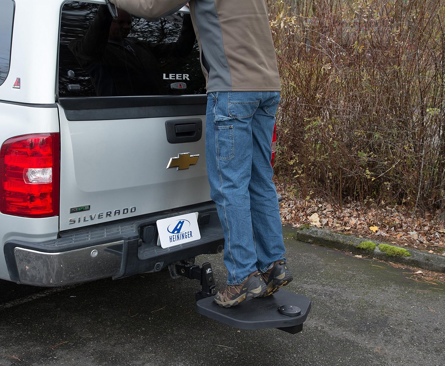 Heininger 3045 PortablePET Twistep Dog Hitch Step for Pickup Trucks