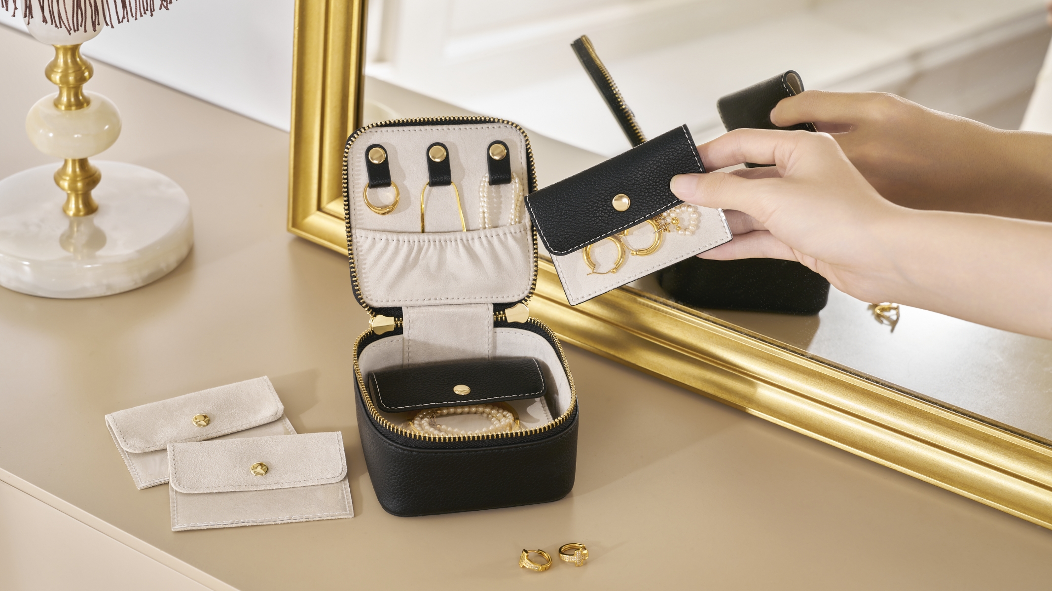 Jewelry Box Extra Small リングケース Amazon.com: LANDICI Small Jewelry Box for Women Girls, PU Leather