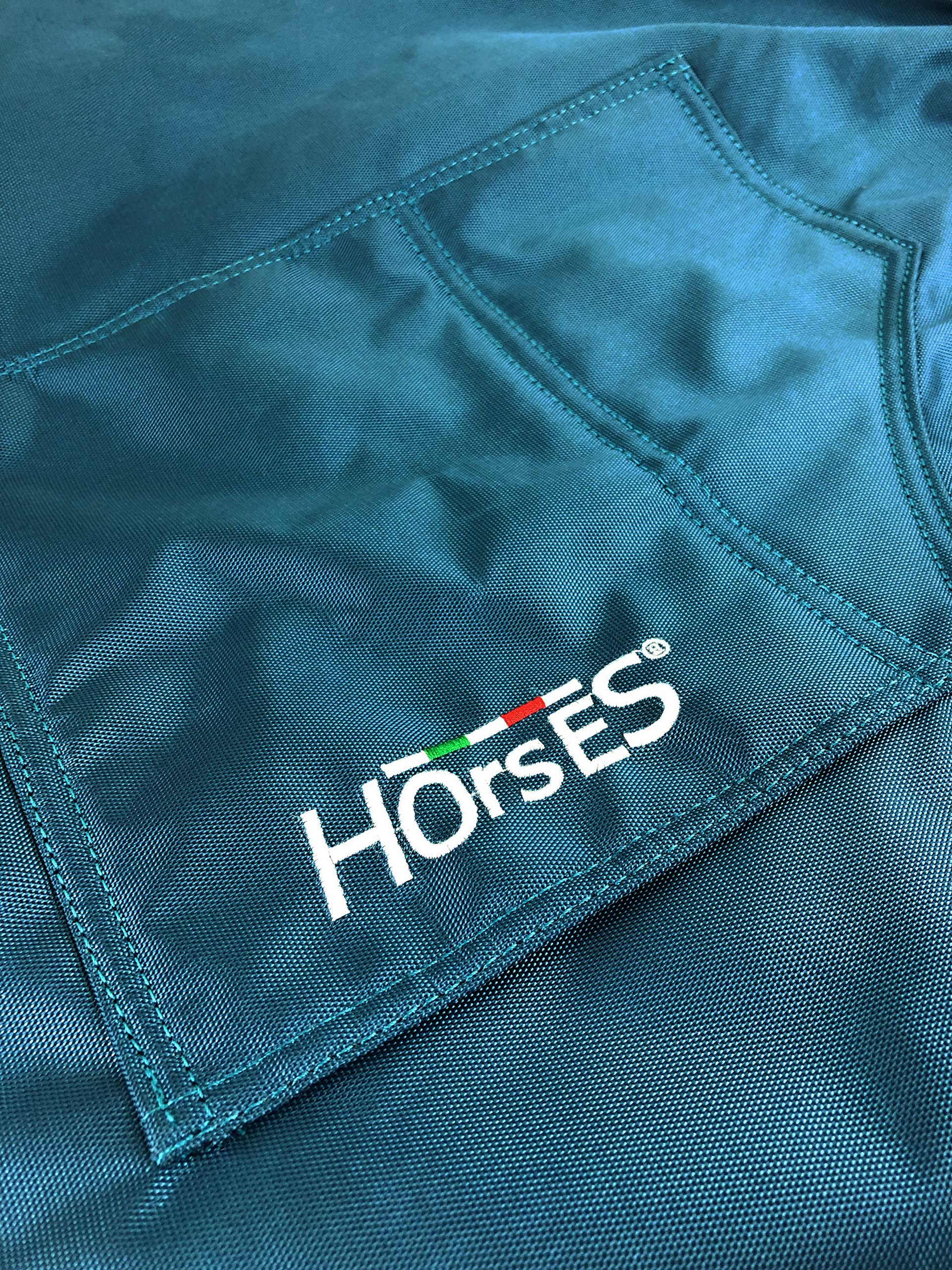 Horses, Funda para sillín de nailon con forro polar interior, apta para varios tamaños de sillín, fabricada con nailon exterior y suave forro polar en el interior, verde