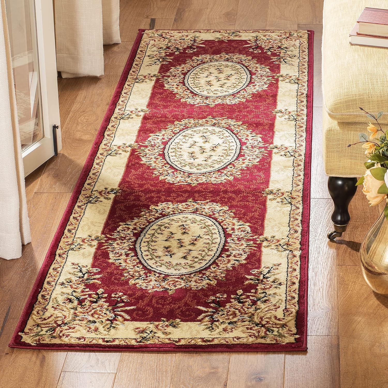 SAFAVIEH Lyndhurst Collection Area Rug - 9' x 12', Red & Ivory, Traditional European Medallion Design, Non-Shedding & Easy Care, Ideal for High Traffic Areas in Living Room, Bedroom (LNH328C)