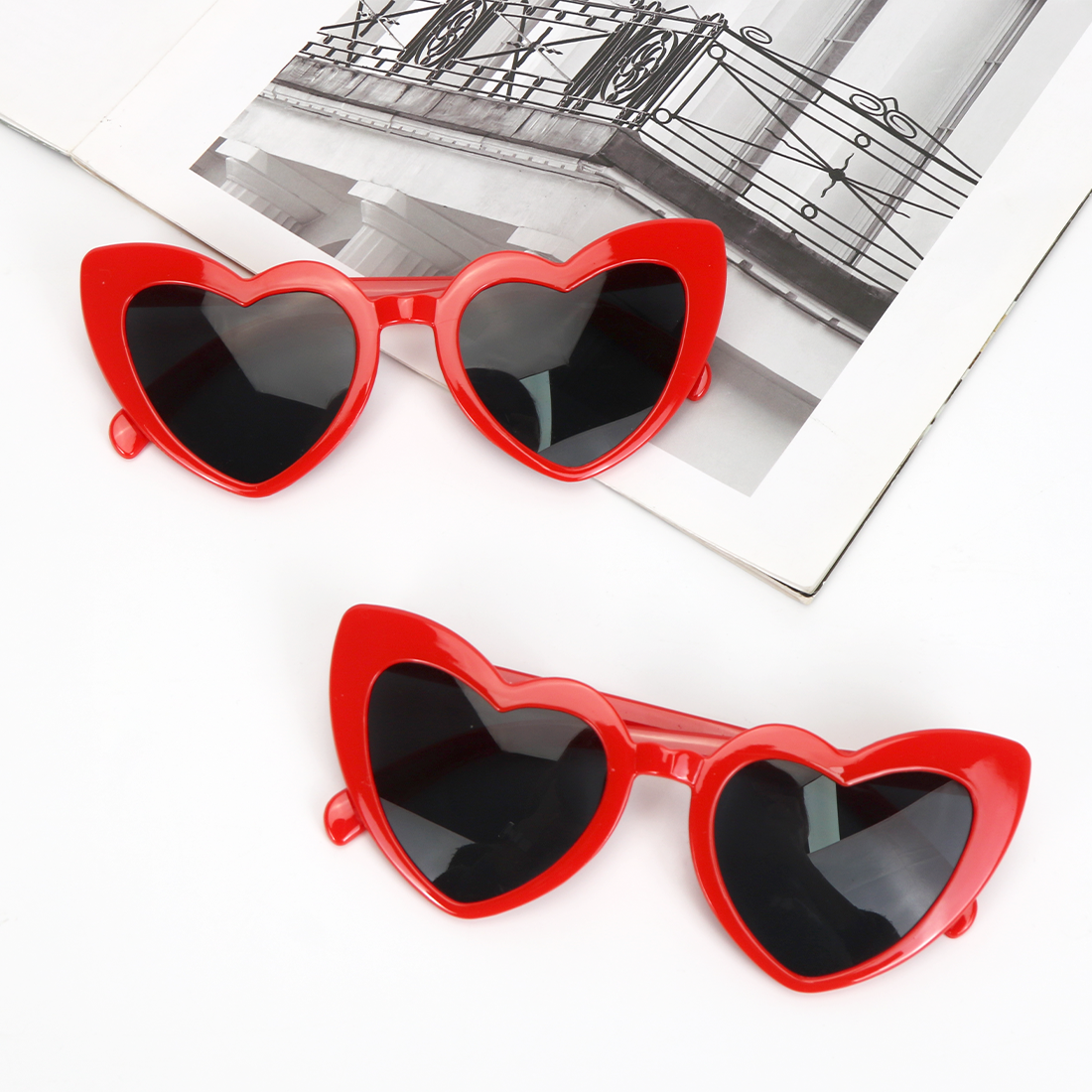 Mini occhiali da sole a forma di cuore in stile estivo, occhiali da sole a forma di cuore hip-hop unici per donne, abbigliamento da festa, occhiali da sole da festa in stile