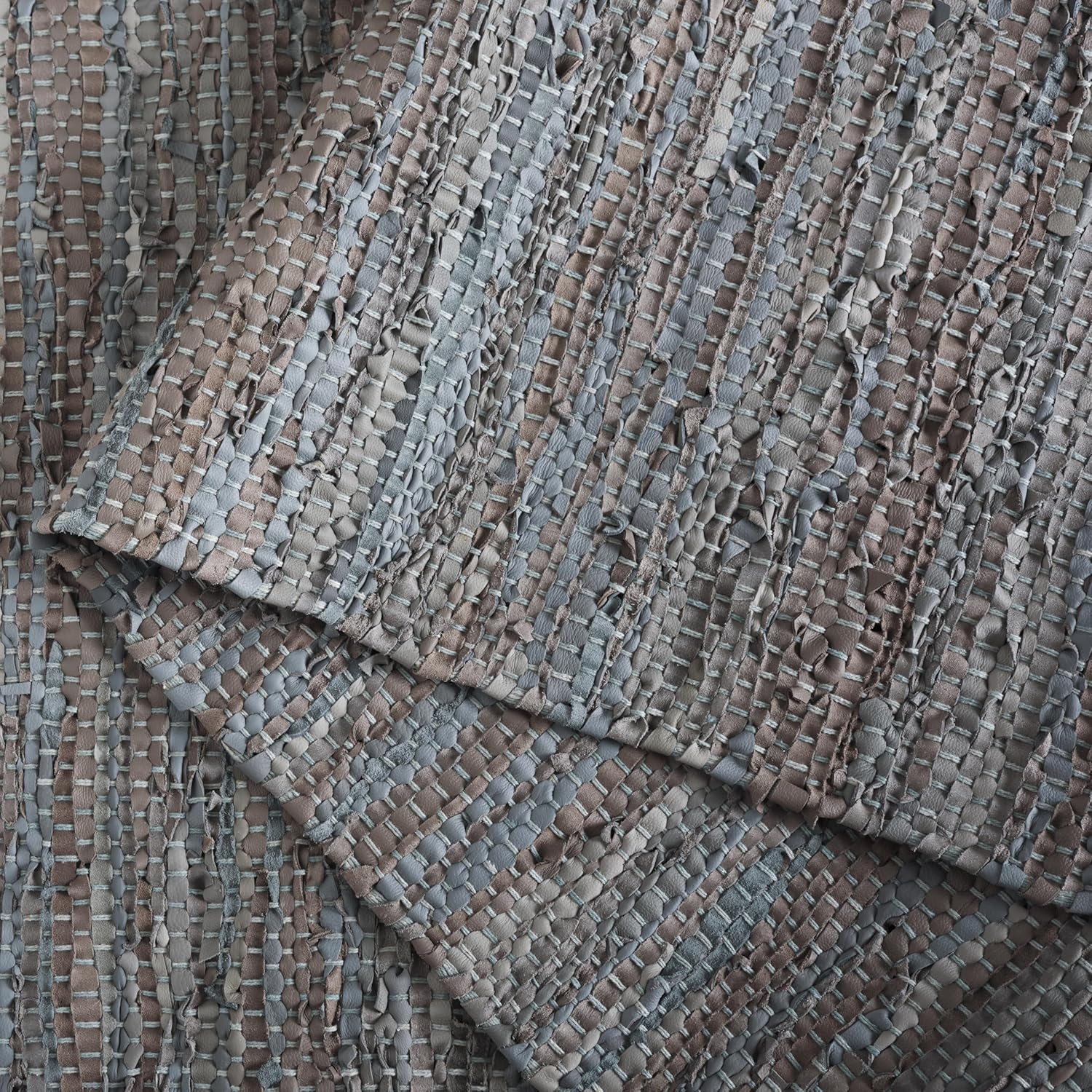 SAFAVIEH Vintage Leather Collection Accent Rug - 2'3" x 4', Grey, Handmade Leather, Ideal for High Traffic Areas in Entryway, Living Room, Bedroom (VTL105A)