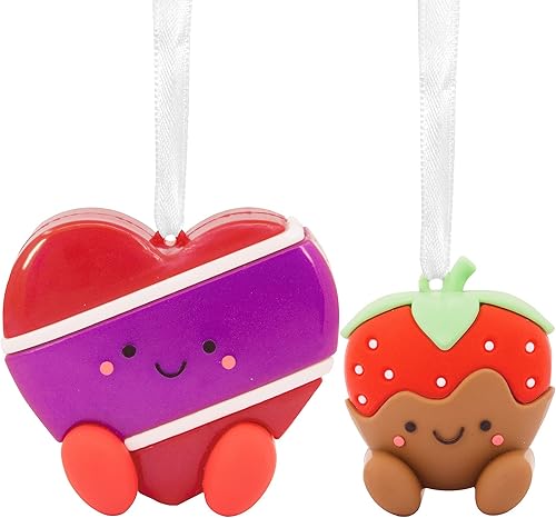 Hallmark Better Together - Adornos magnéticos de San Valentín de fresa y chocolate para árbol juego de 2