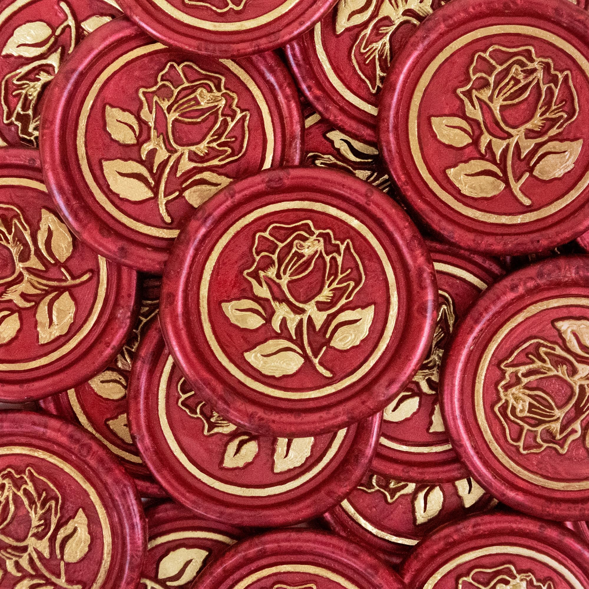 Pastilles de cire dorées et rouges x50 pour décorer les faire-part de mariage