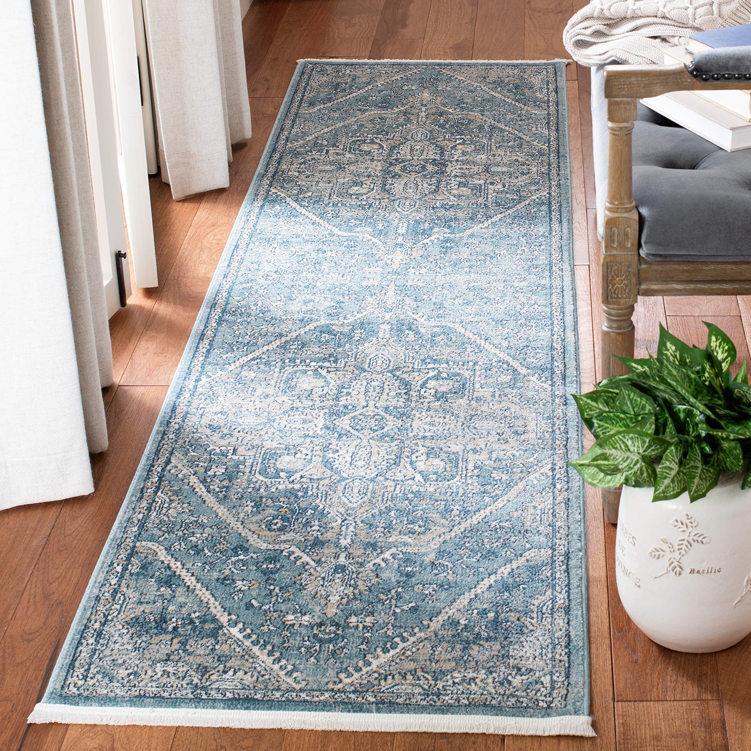 SAFAVIEH Victoria Collection Runner Rug - 2'2