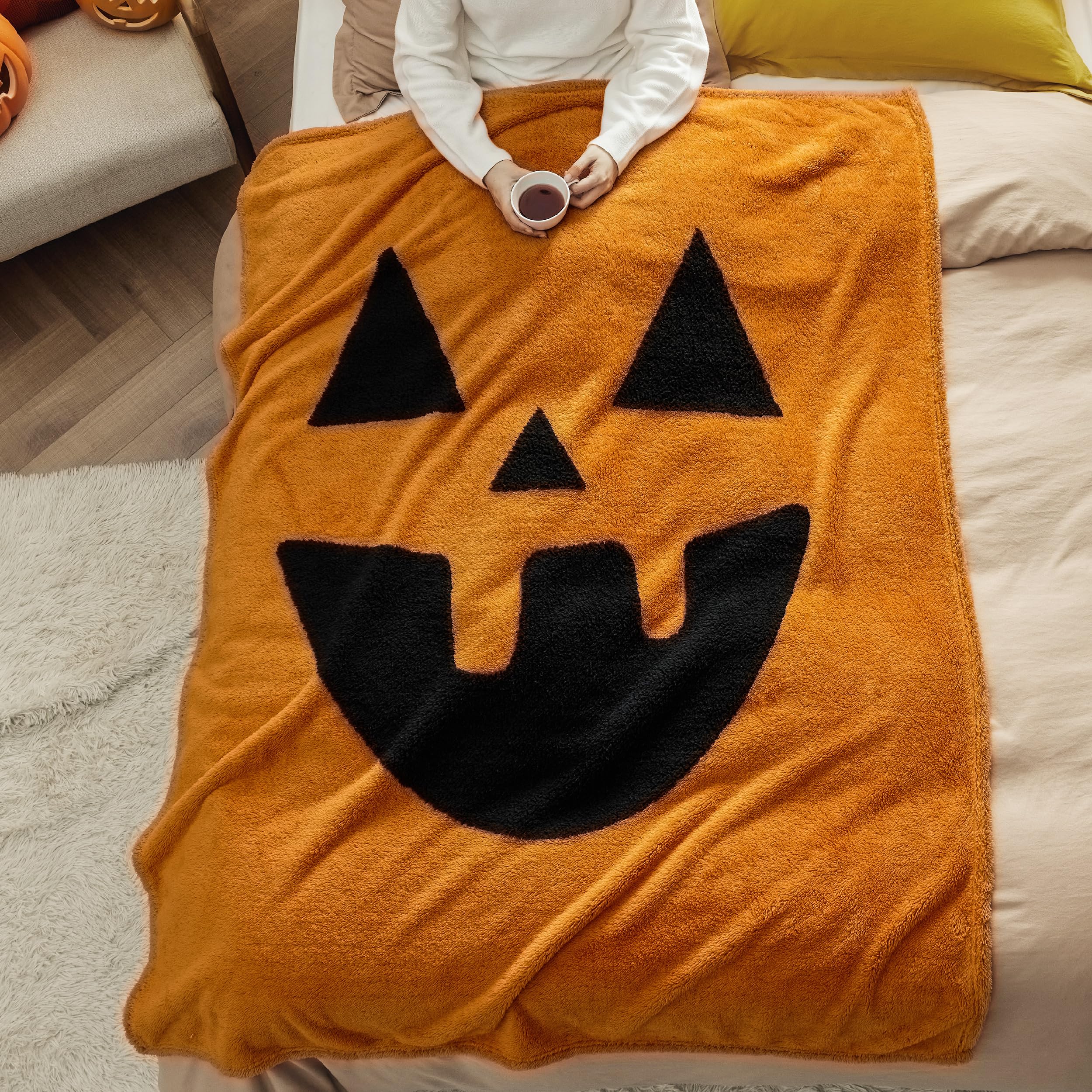 Bedsure Halloween Fleece Pumpkin Throw Blanket - Printed Orange Blanket for Halloween, Decorative Blanket for Couch, Sofa, Bed, Halloween Flannel Soft Throw Blanket for Women, Men, Kids, 50"x60"